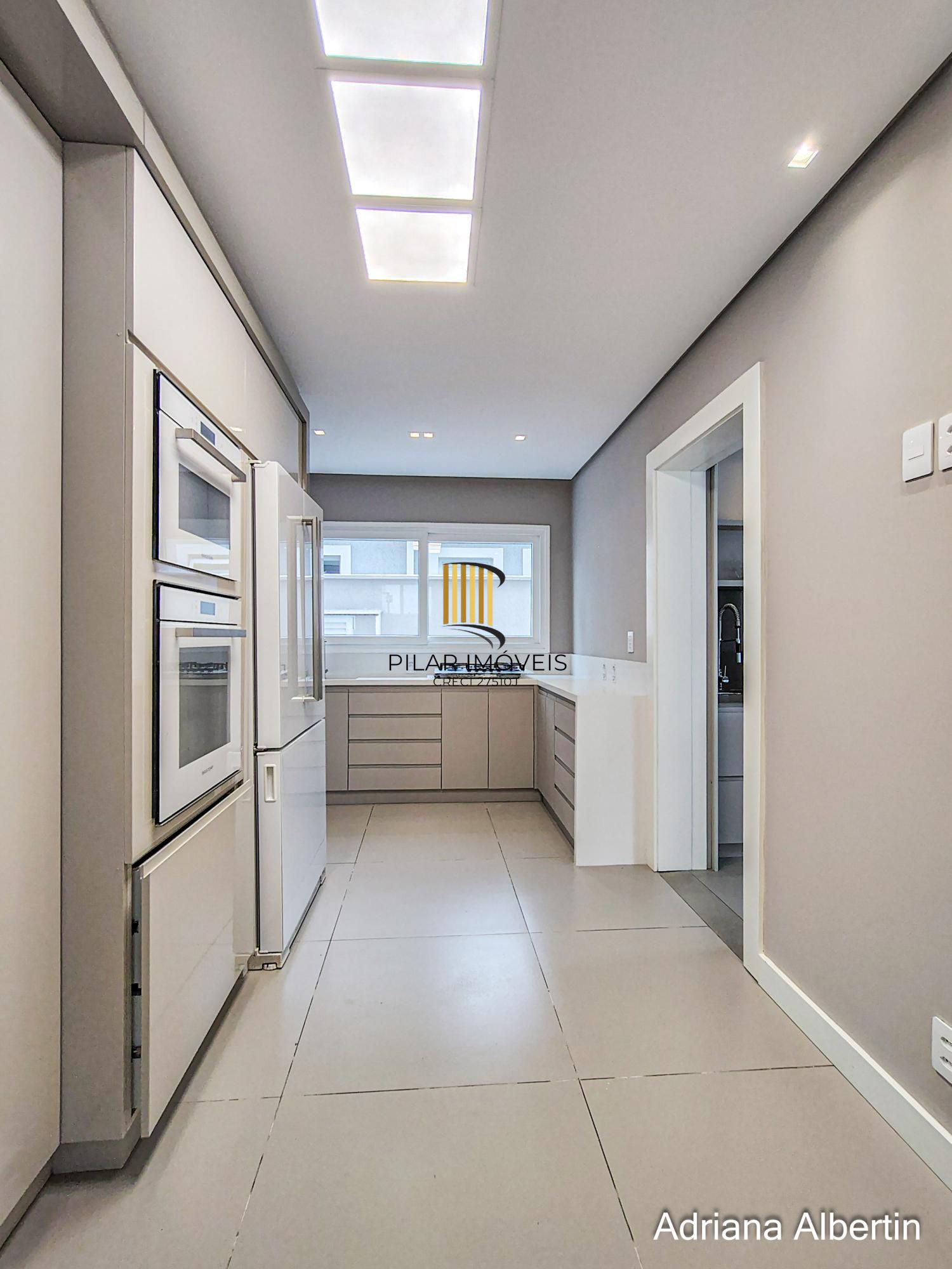 Casa com 400m² e 4 suítes