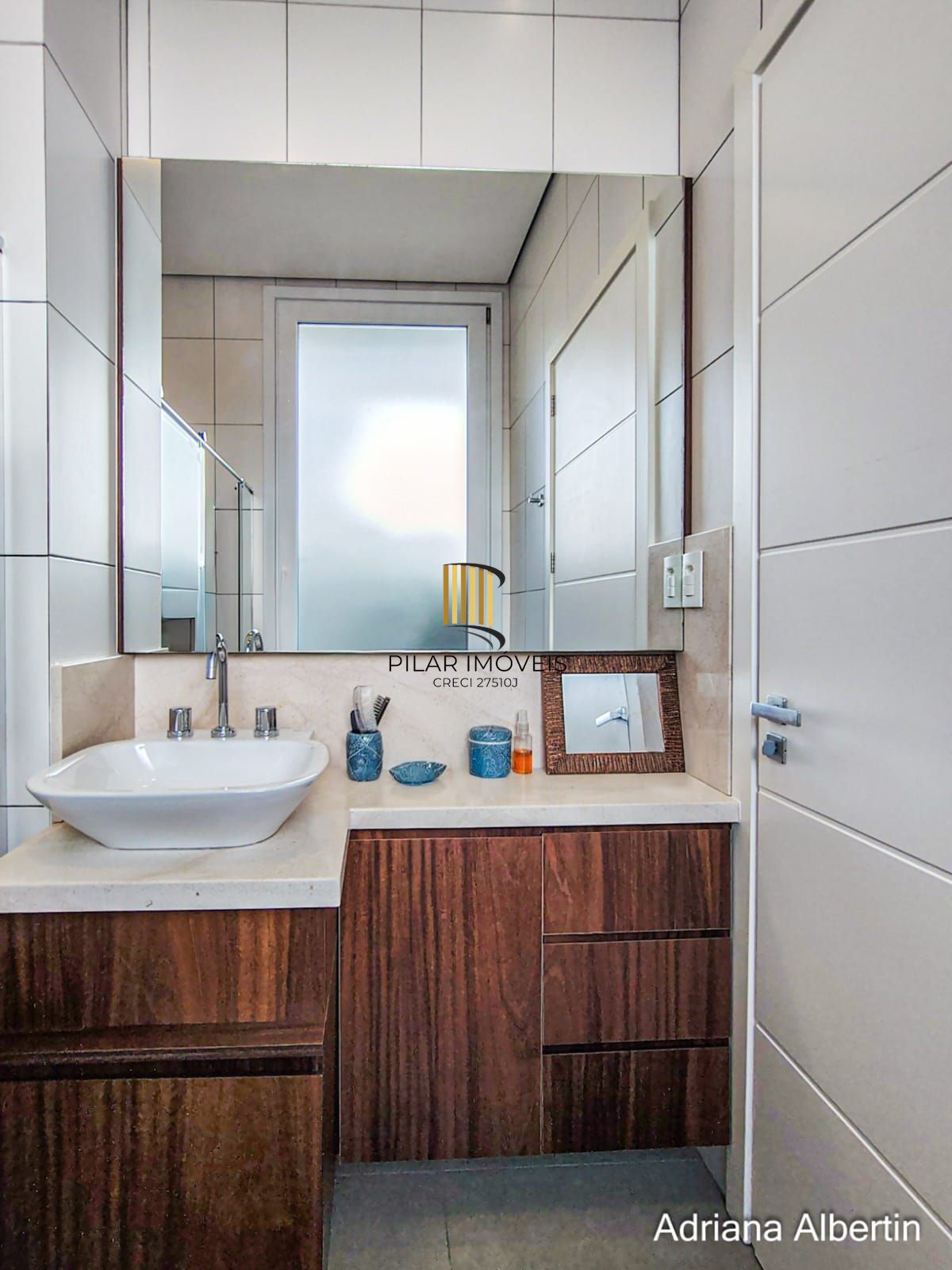 Casa com 660m² no Alphaville Porto Alegre para quem quer espaço, vista e personalidade — sem cair no padrão genérico