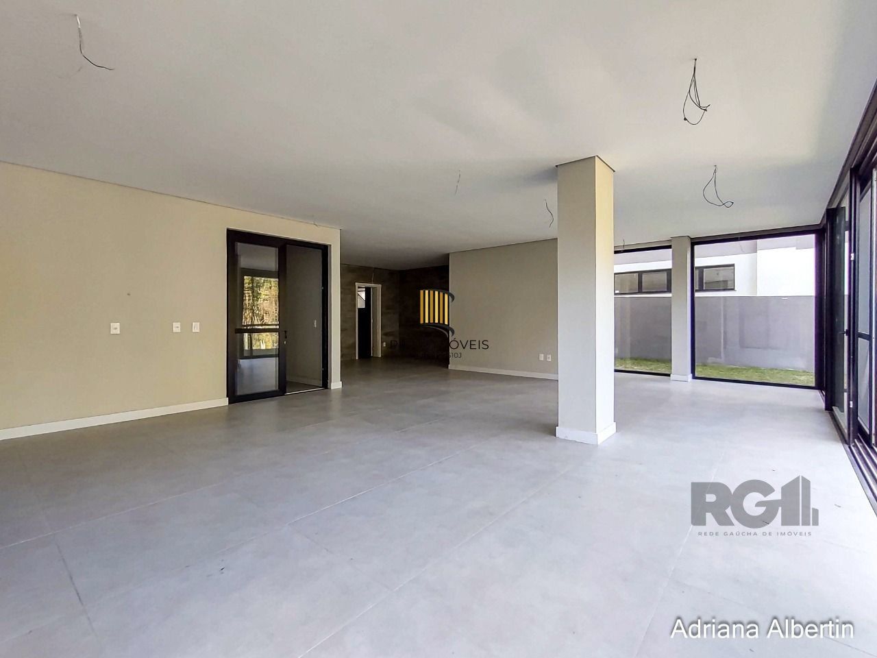 Casa Condominio para Venda - 349m², 3 dormitórios, sendo 3 suites, 2 vagas - Alphaville