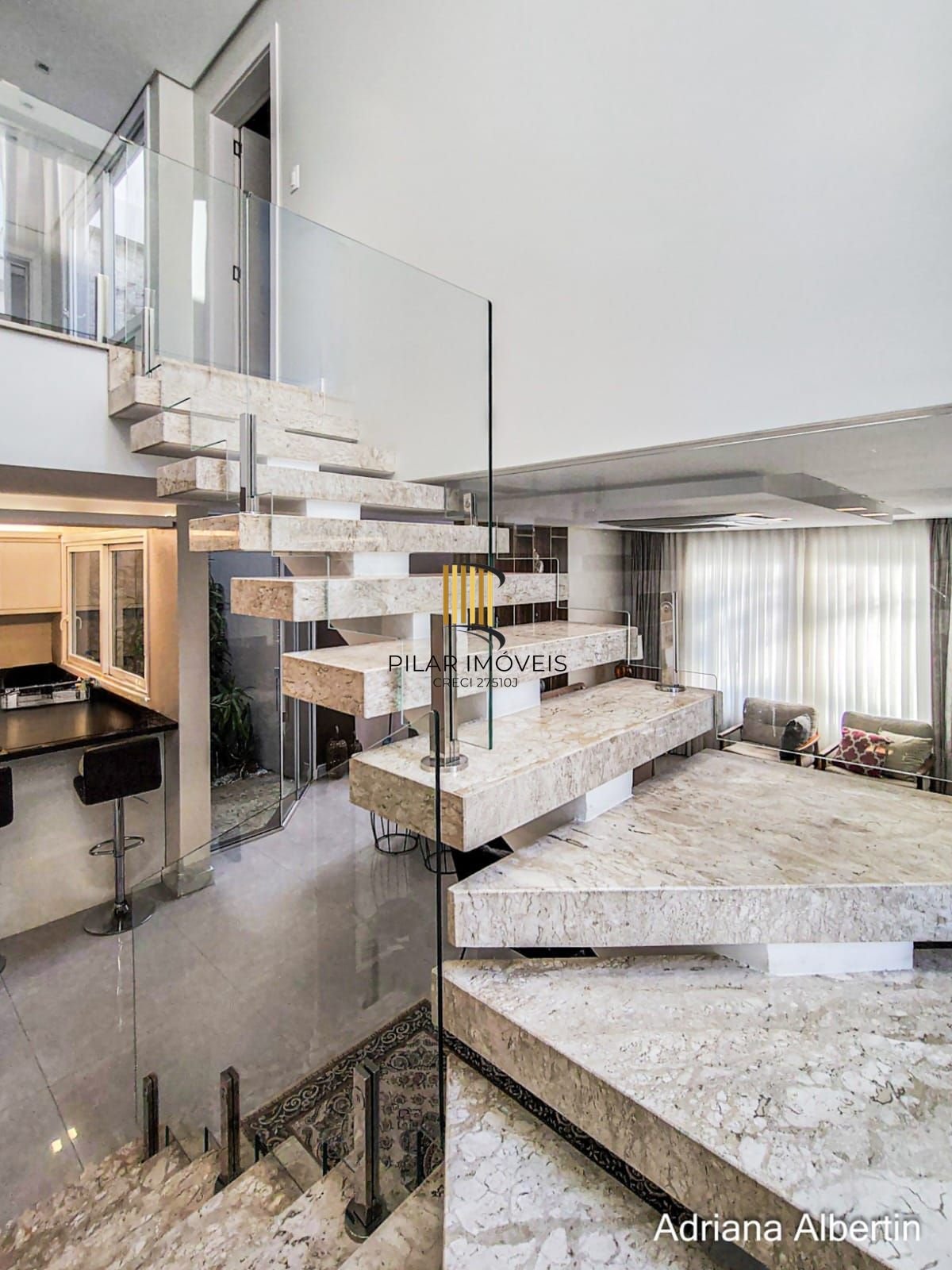 ALPHAVILLE PORTO ALEGRE | CASA COM FUNDOS PARA APP E ÁREA EXTERNA COMPLETA