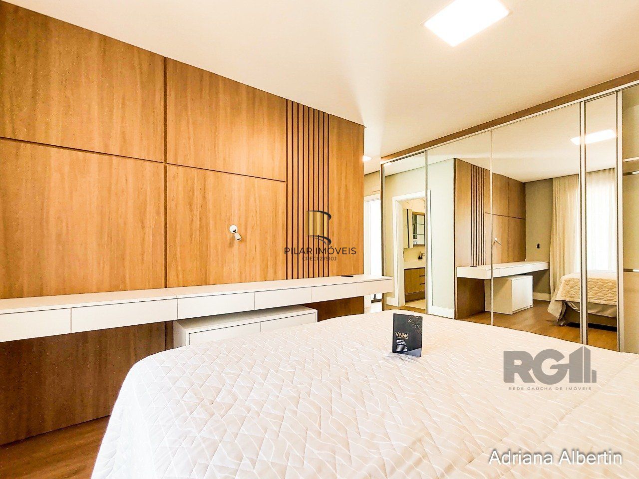 Casa Condominio para Venda - 266.44m², 4 dormitórios, sendo 4 suites, 2 vagas - Alphaville