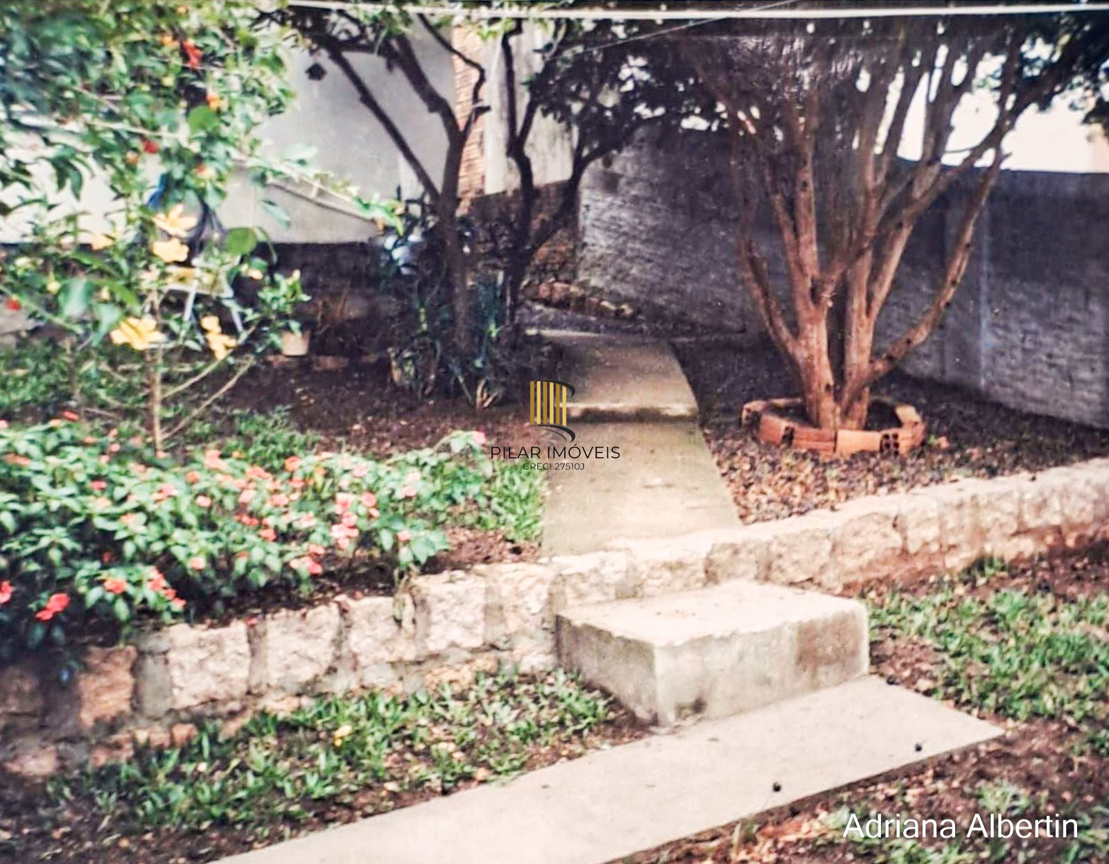 Casa com 2 dormitórios Bairro Colina
