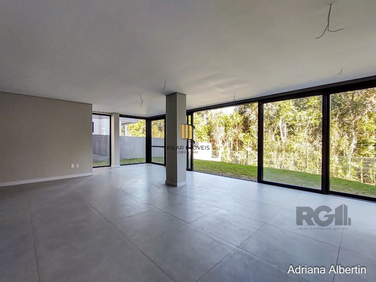 Casa Condominio para Venda - 349m², 3 dormitórios, sendo 3 suites, 2 vagas - Alphaville