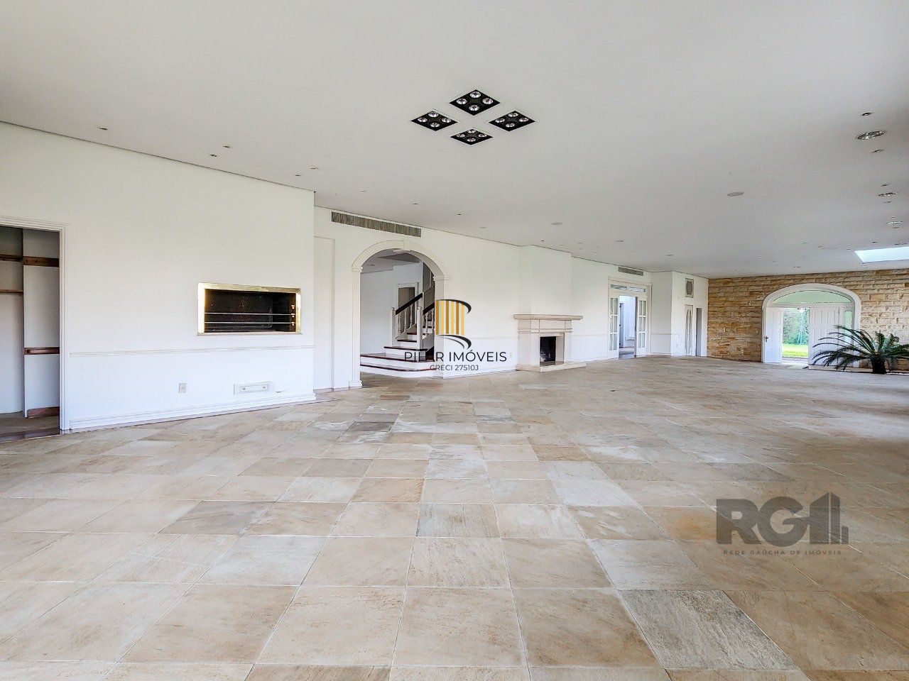 Casa de Fazenda com 1.318m²