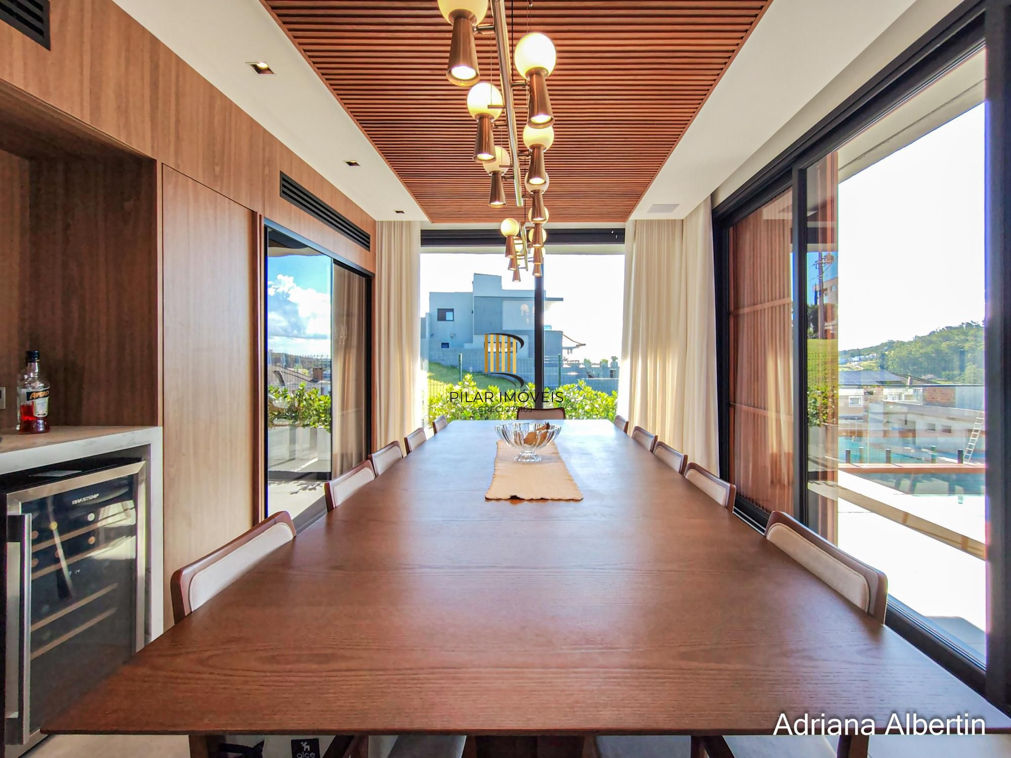 Casa com 4 suítes e escritório - Alphaville Porto Alegre