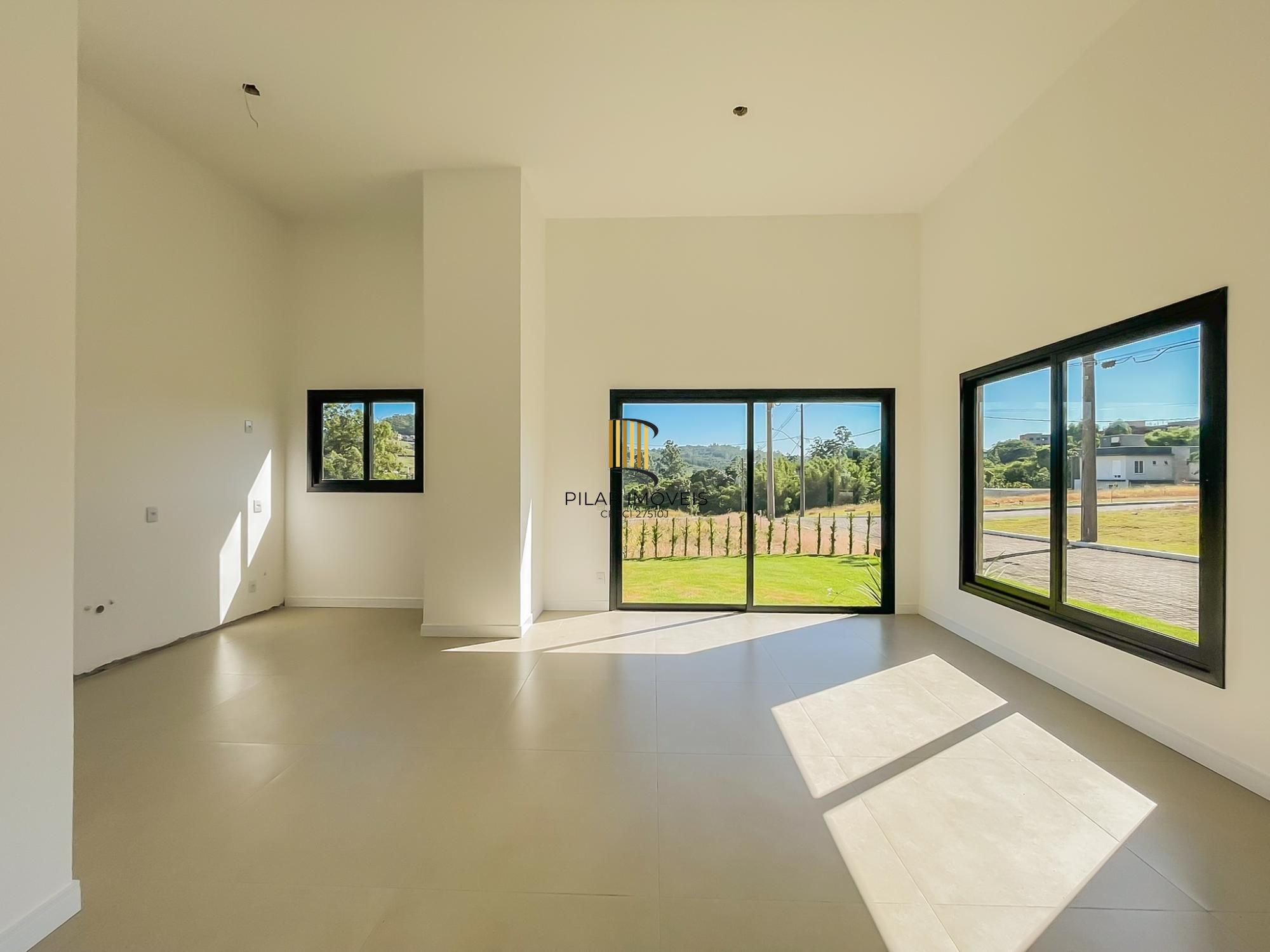 Casa térrea com 100m² privativo, em condomínio fechado na Estrada Jorge Pereira Nunes