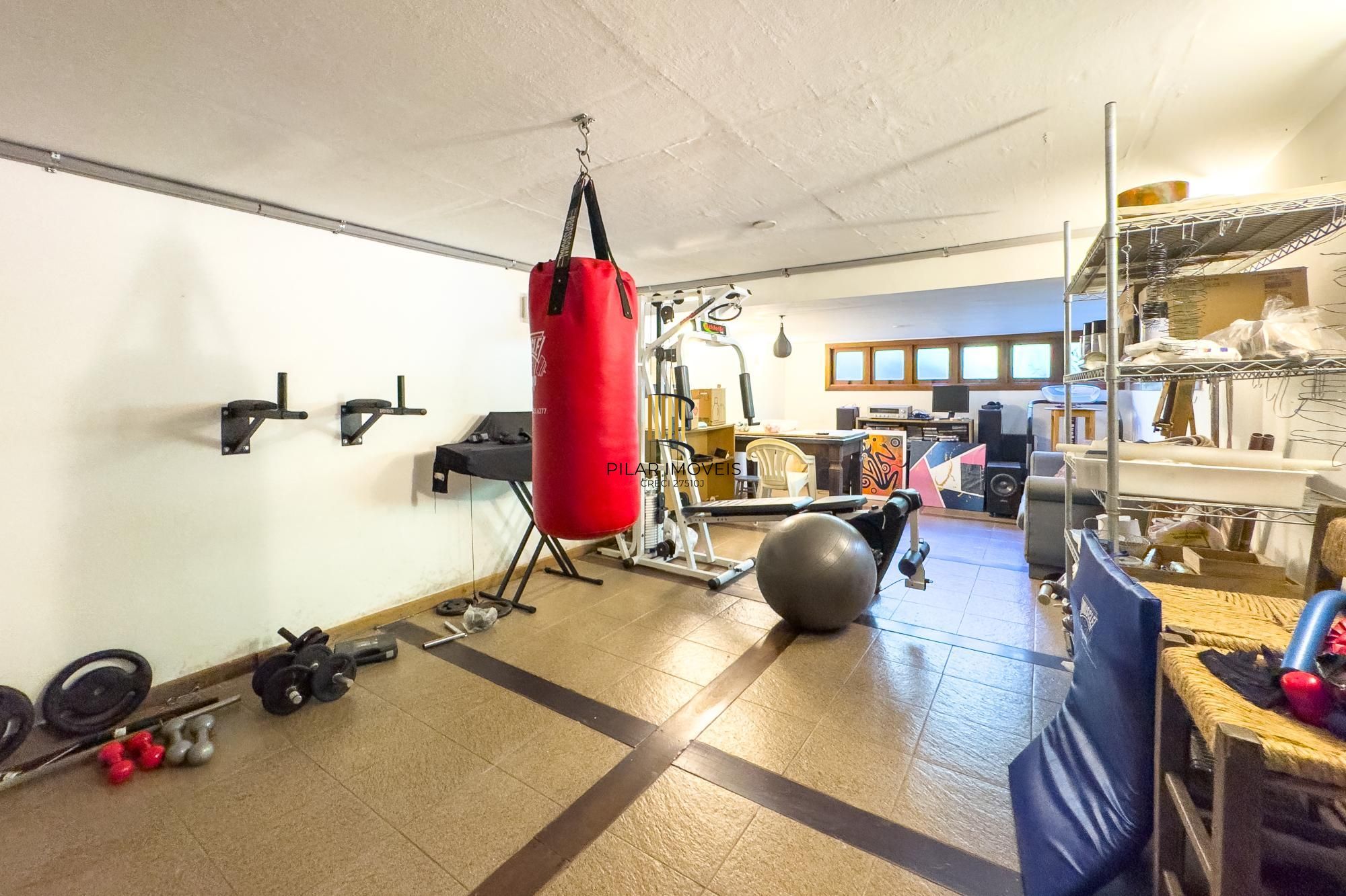 Casa no Parque Knorr com 3 dormitórios e piscina aquecida