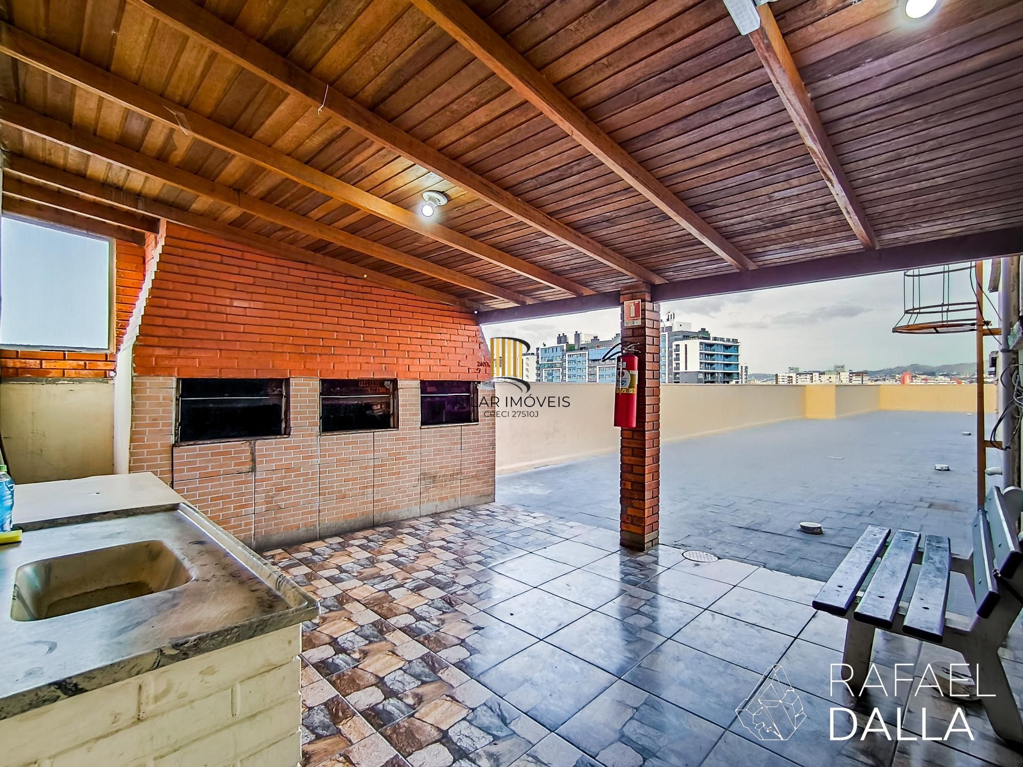 Apartamento 1 dormitório com vista, sol da manhã e estrutura na João Alfredo