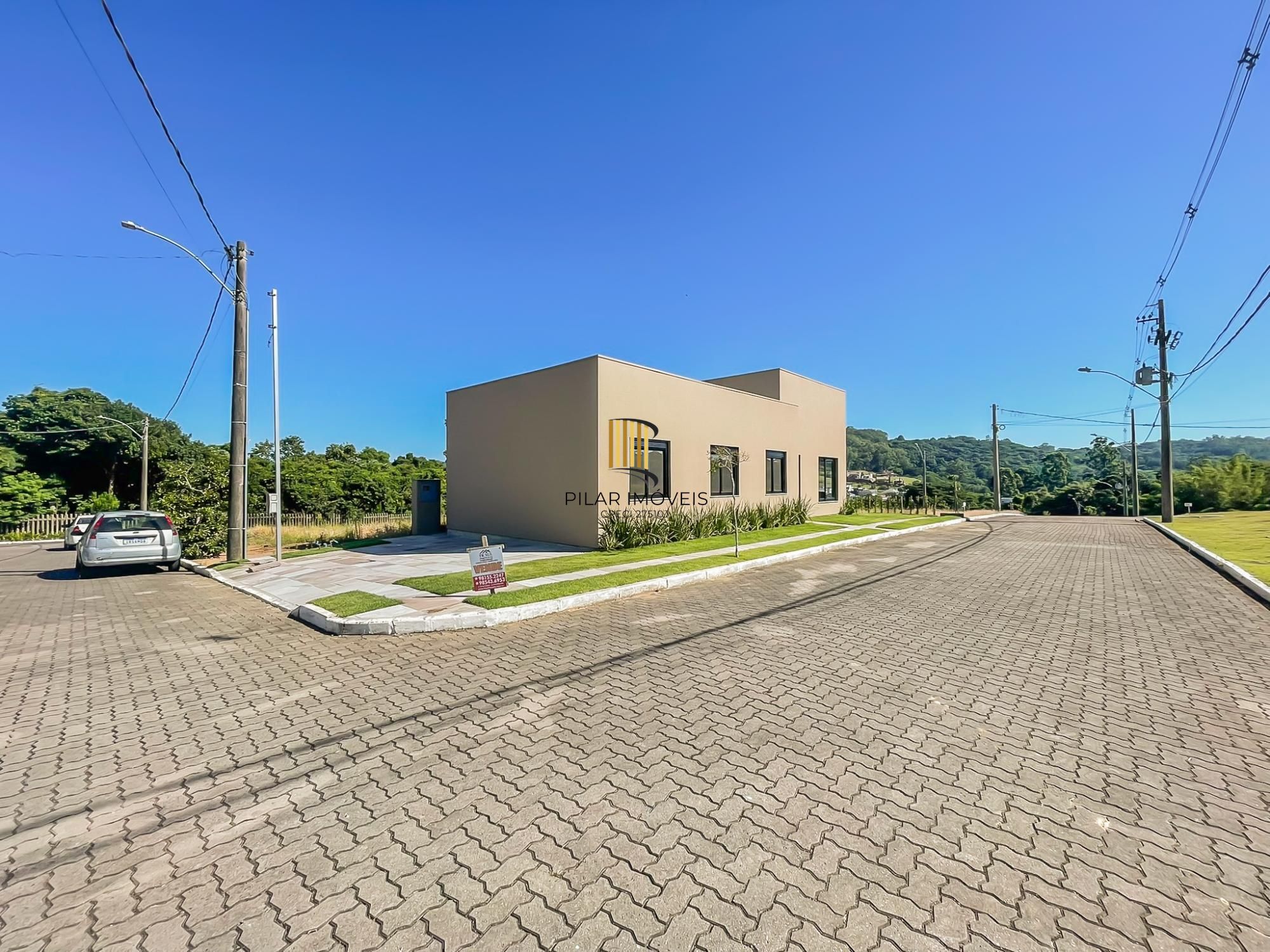 Casa térrea com 100m² privativo, em condomínio fechado na Estrada Jorge Pereira Nunes