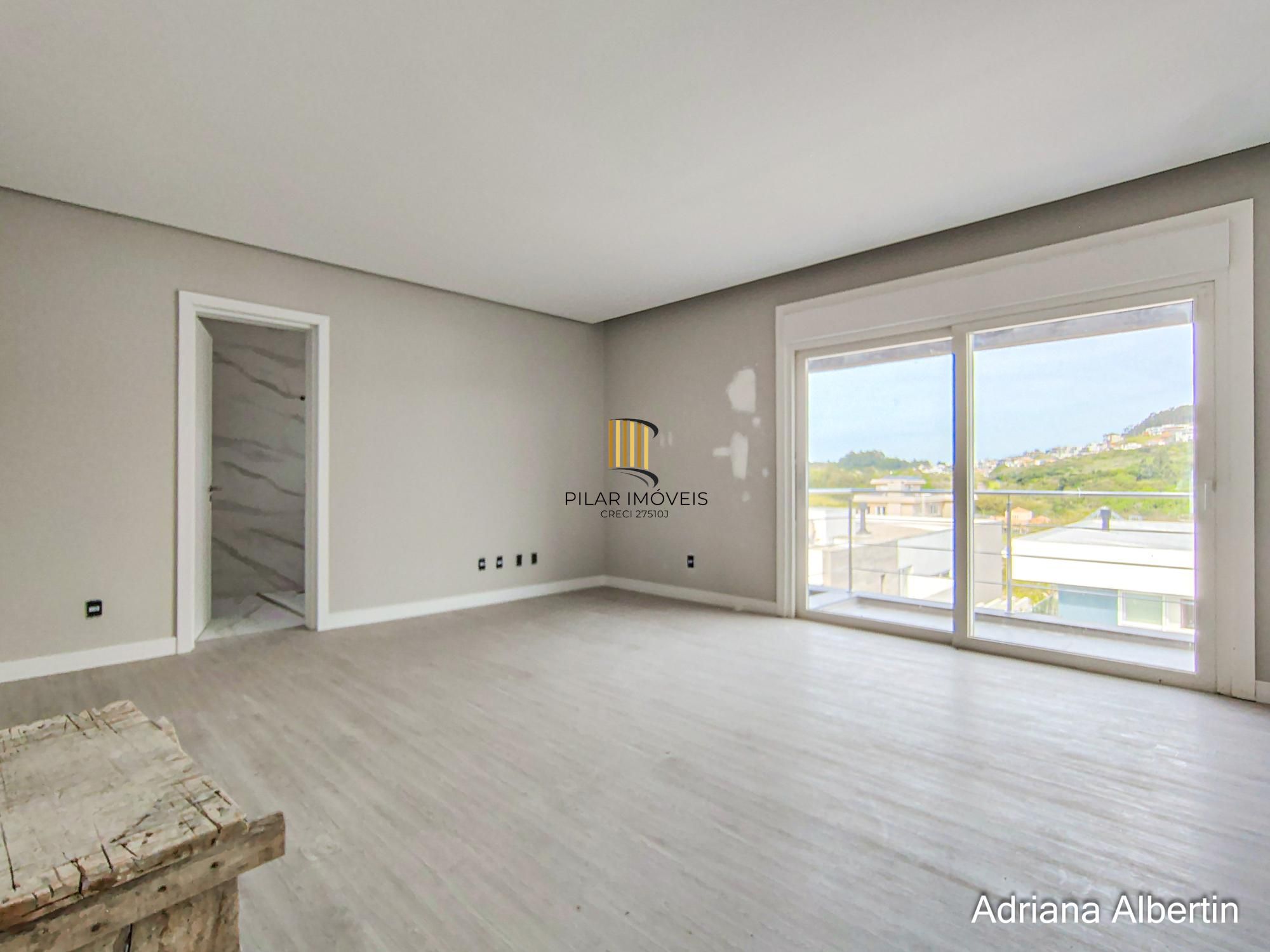 Casa em Alphaville com 3 suítes e pátio amplo