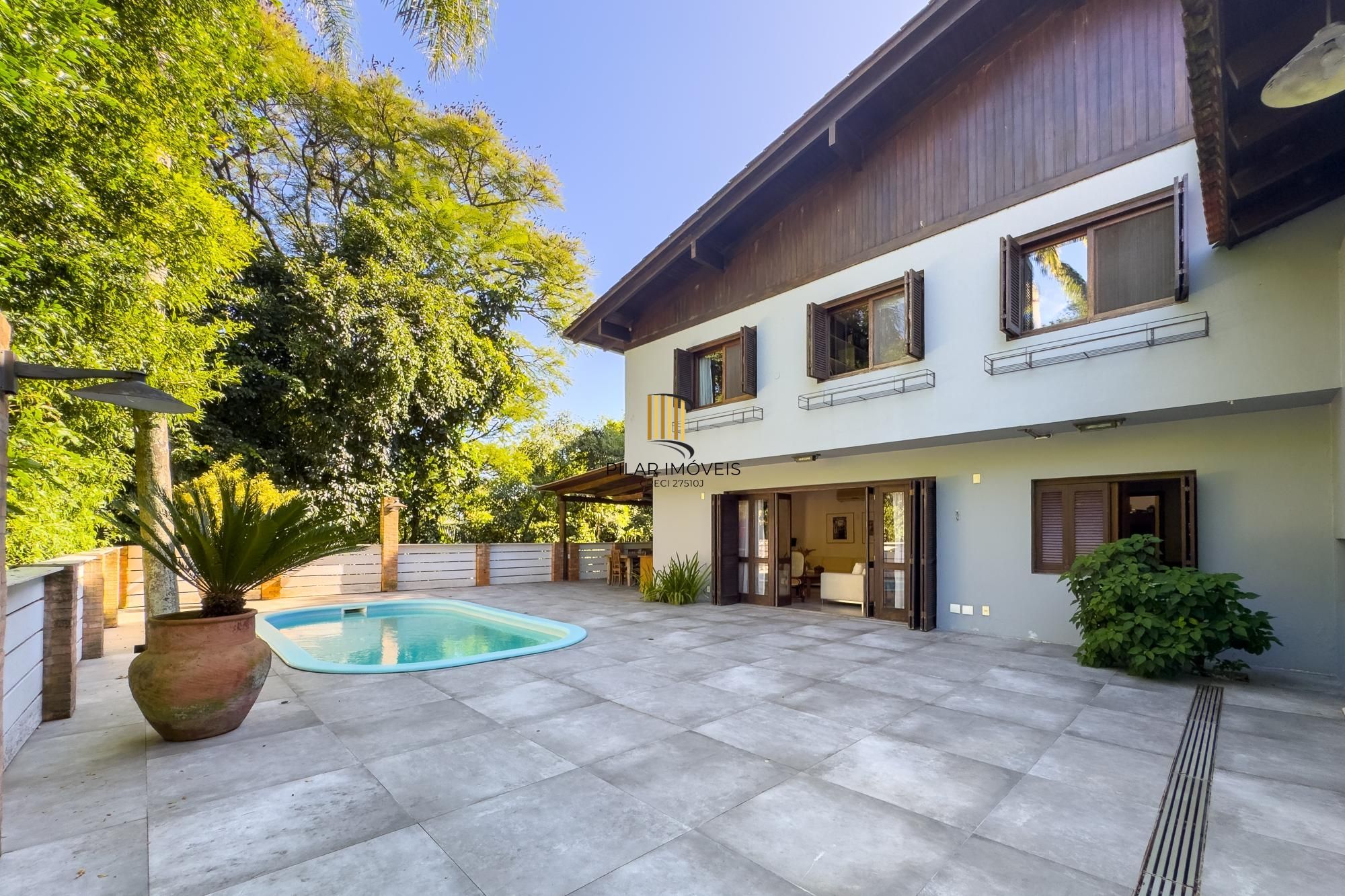 Casa no Parque Knorr com 3 dormitórios e piscina aquecida