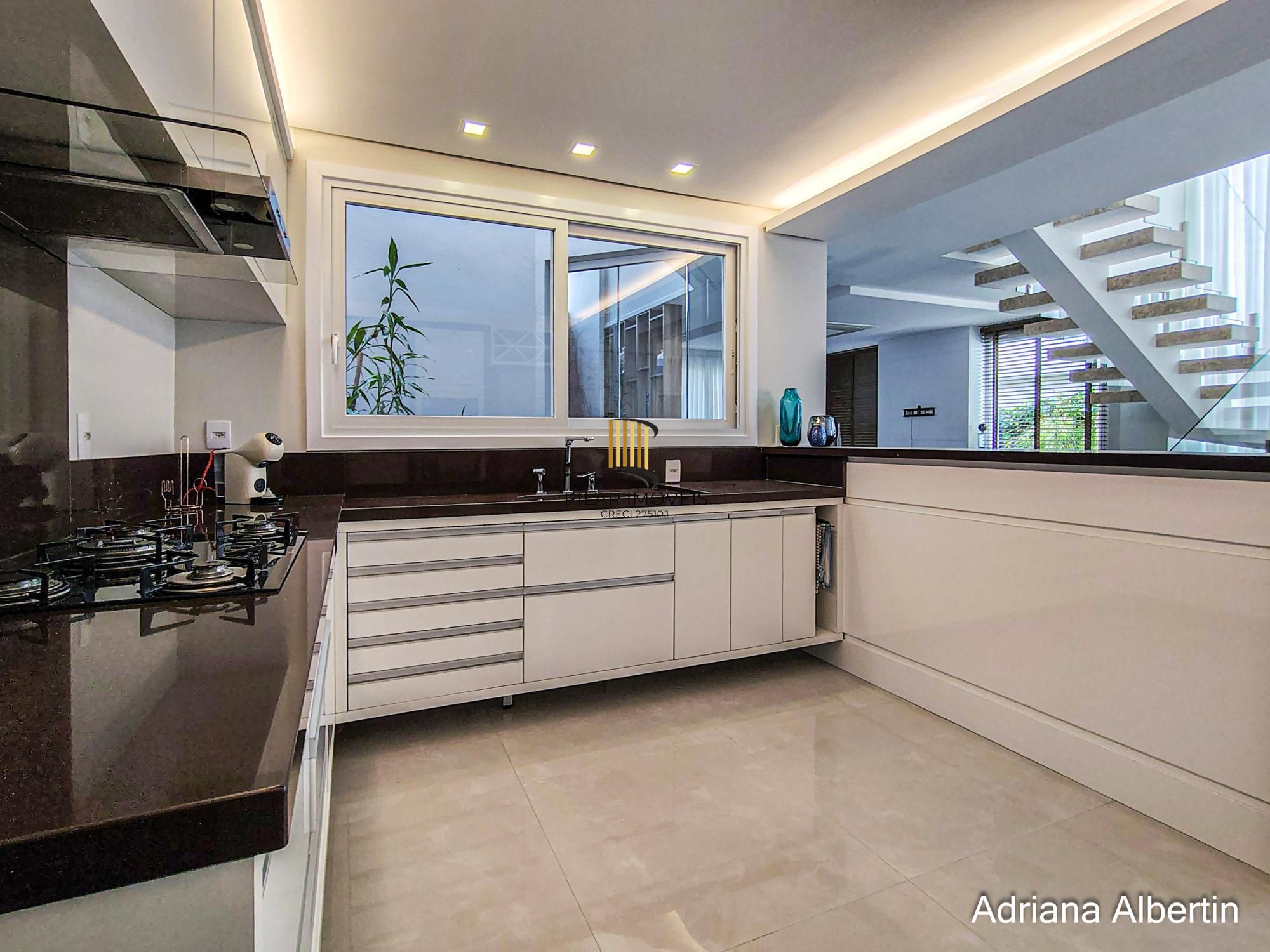 ALPHAVILLE PORTO ALEGRE | CASA COM FUNDOS PARA APP E ÁREA EXTERNA COMPLETA