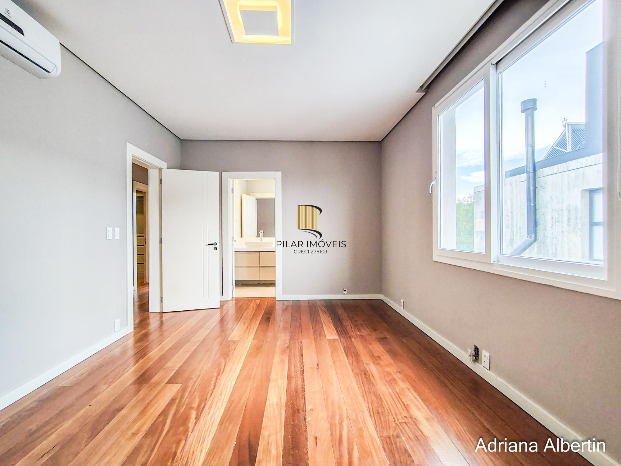 Casa com 400m² e 4 suítes