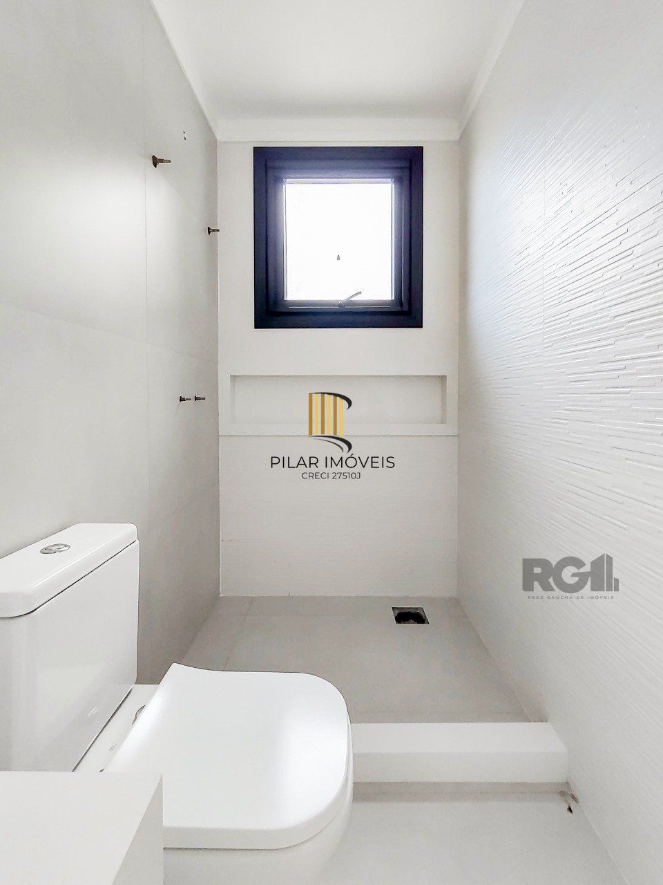 Casa Condominio para Venda - 349m², 3 dormitórios, sendo 3 suites, 2 vagas - Alphaville