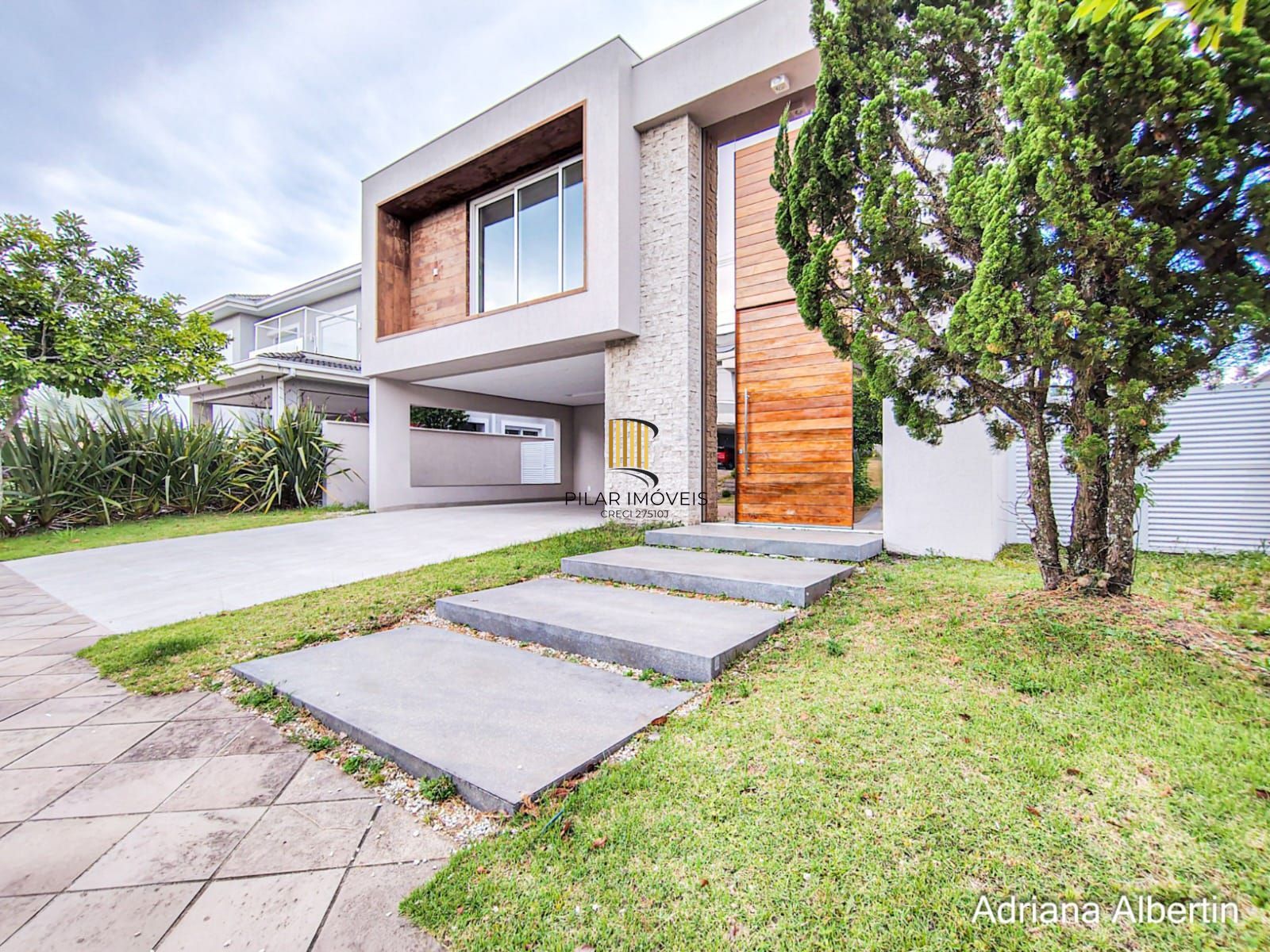 Casa com 400m² e 4 suítes