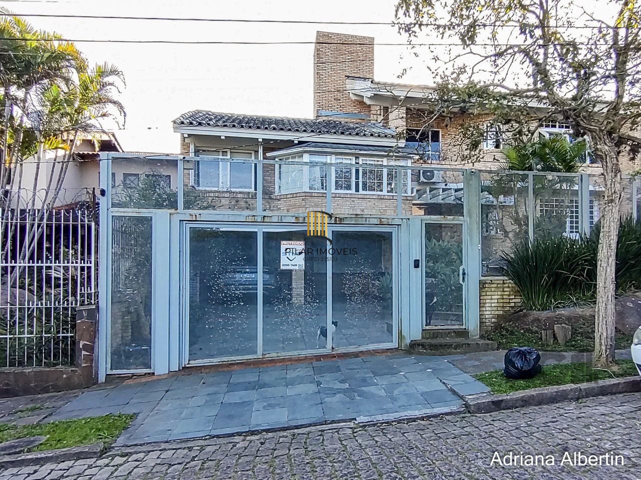 Casa 5 dormitórios no bairro Ipanema