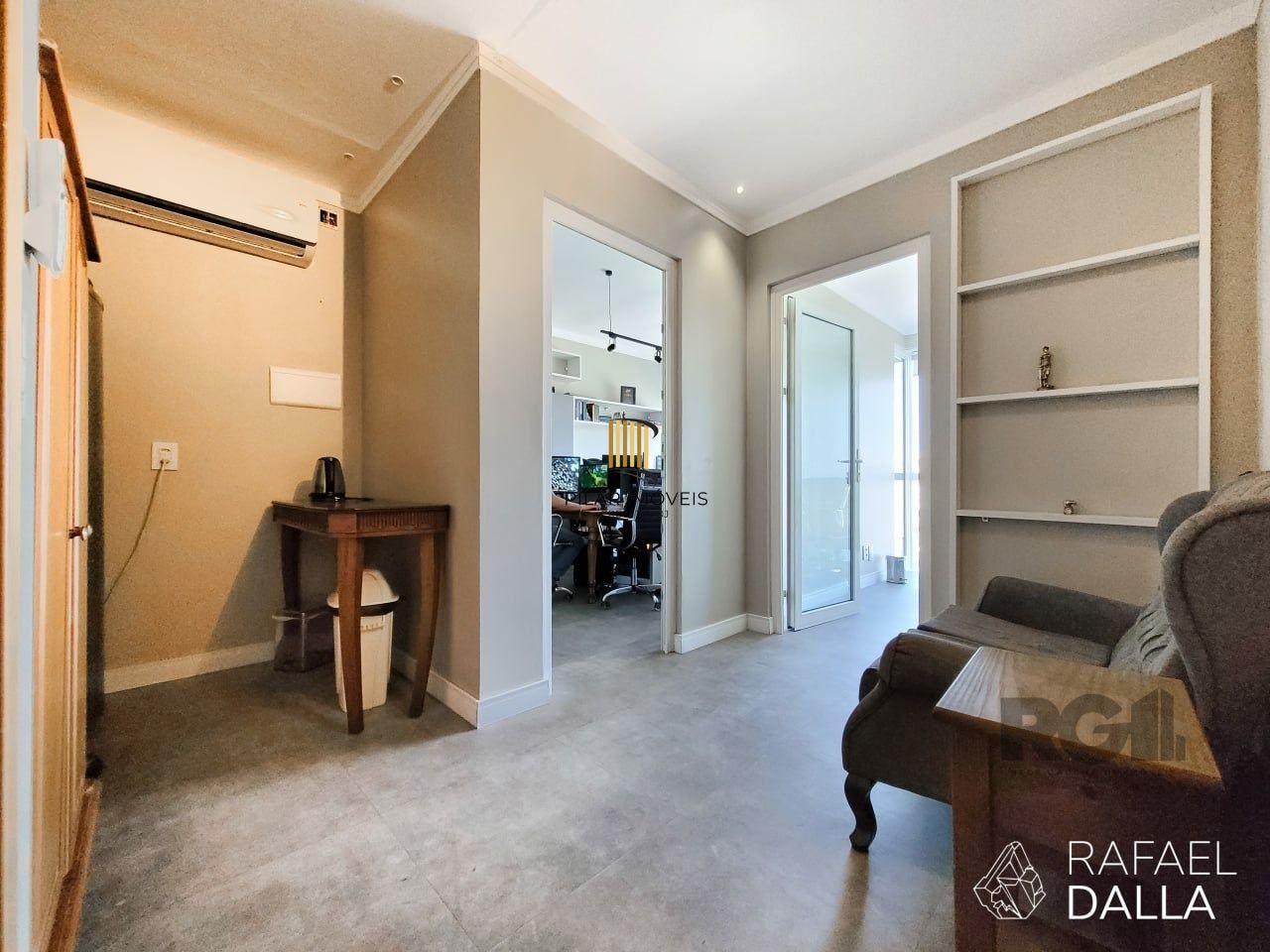 Sala comercial na Rua Loureiro da Silva, no bairro Cidade Baixa, pronta para atender às necessidades do seu negócio.