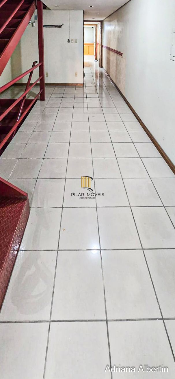 Prédio comercial com 239m²