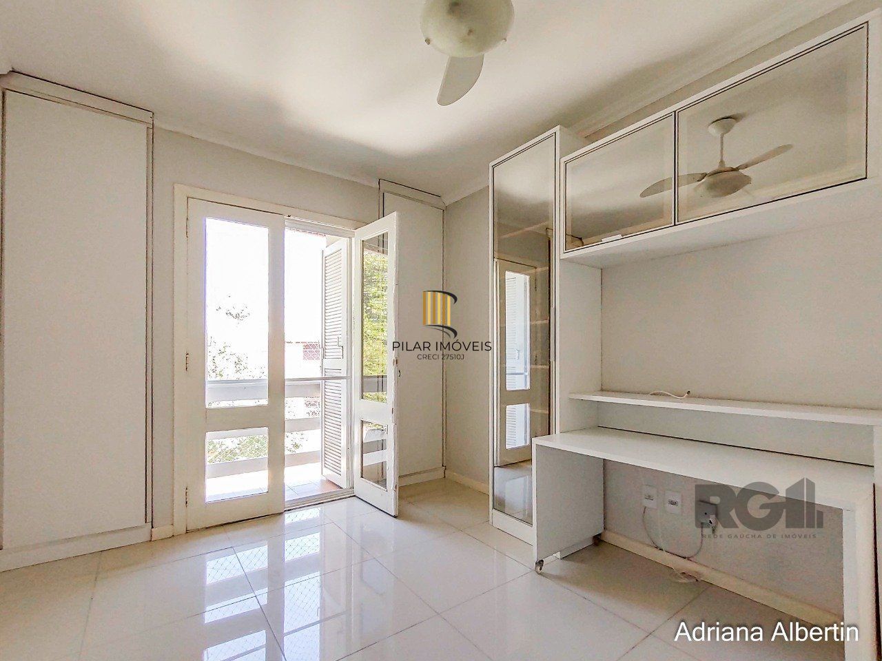 Casa 3 dormitórios no bairro Guarujá