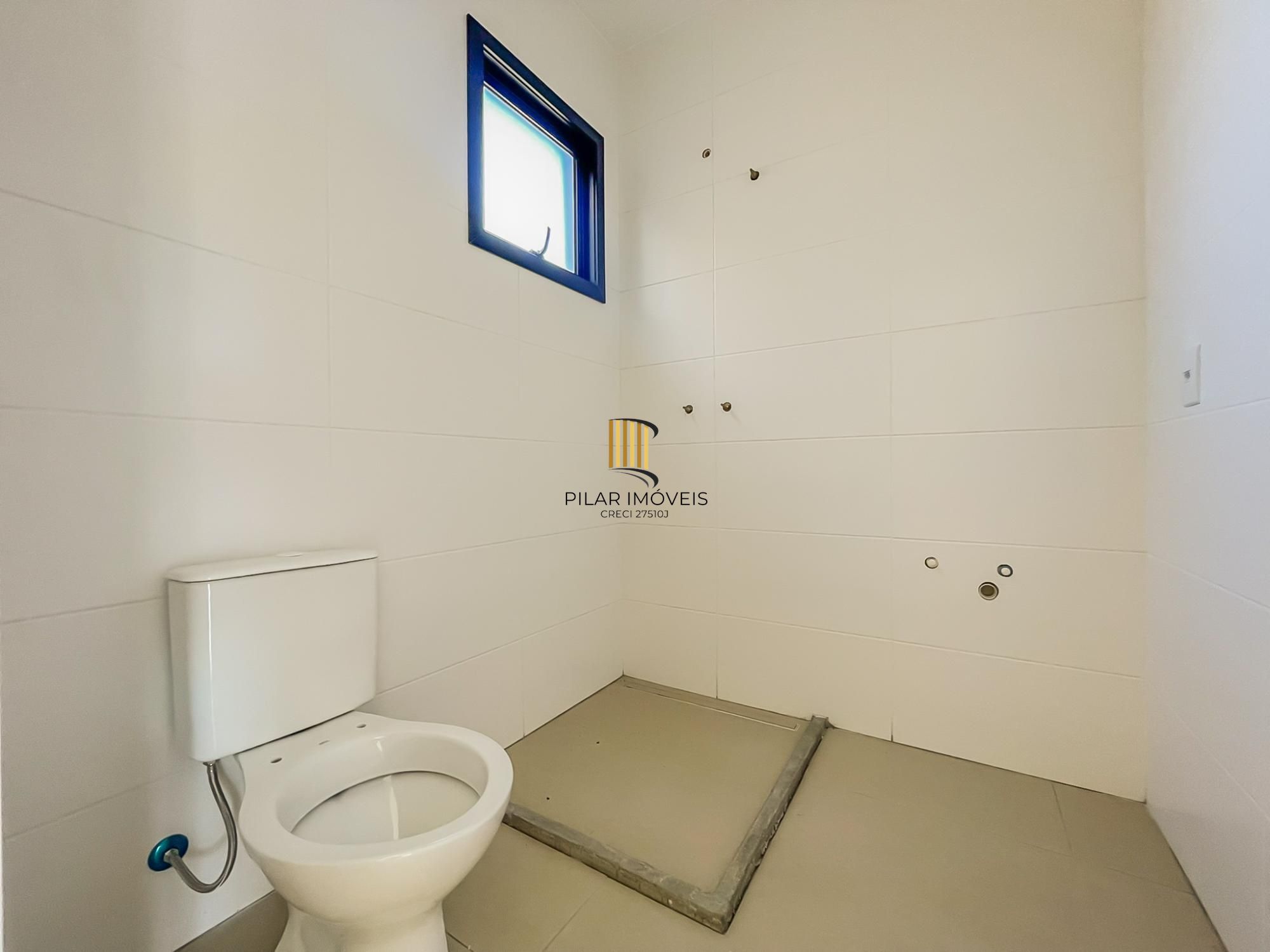 Casa térrea com 100m² privativo, em condomínio fechado na Estrada Jorge Pereira Nunes