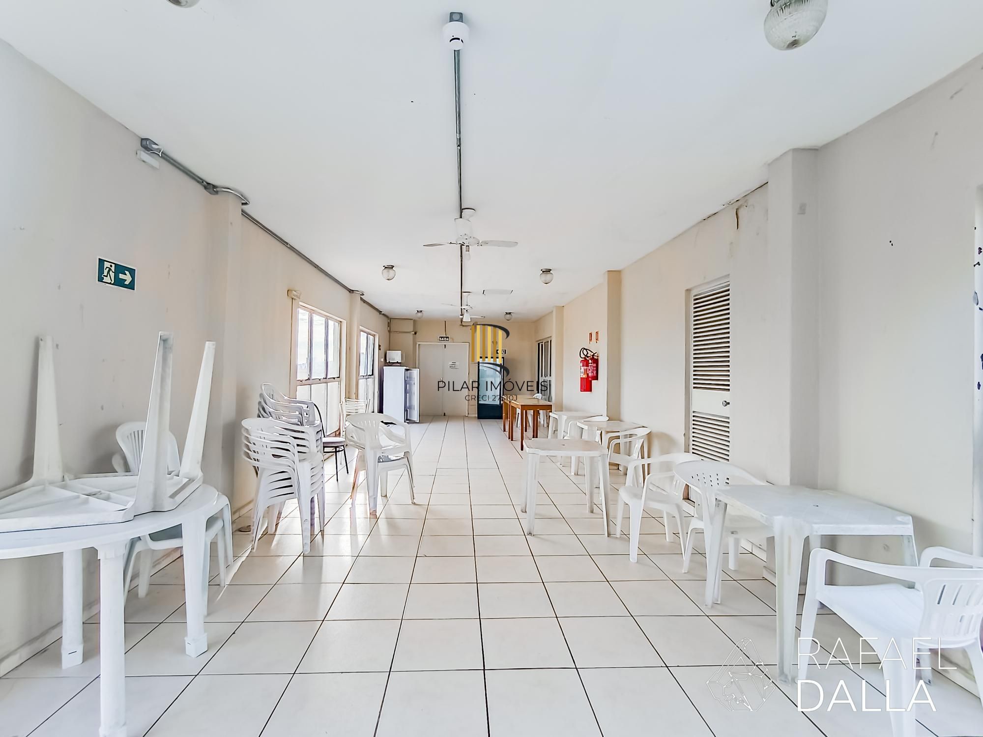 Apartamento 1 dormitório com vista, sol da manhã e estrutura na João Alfredo