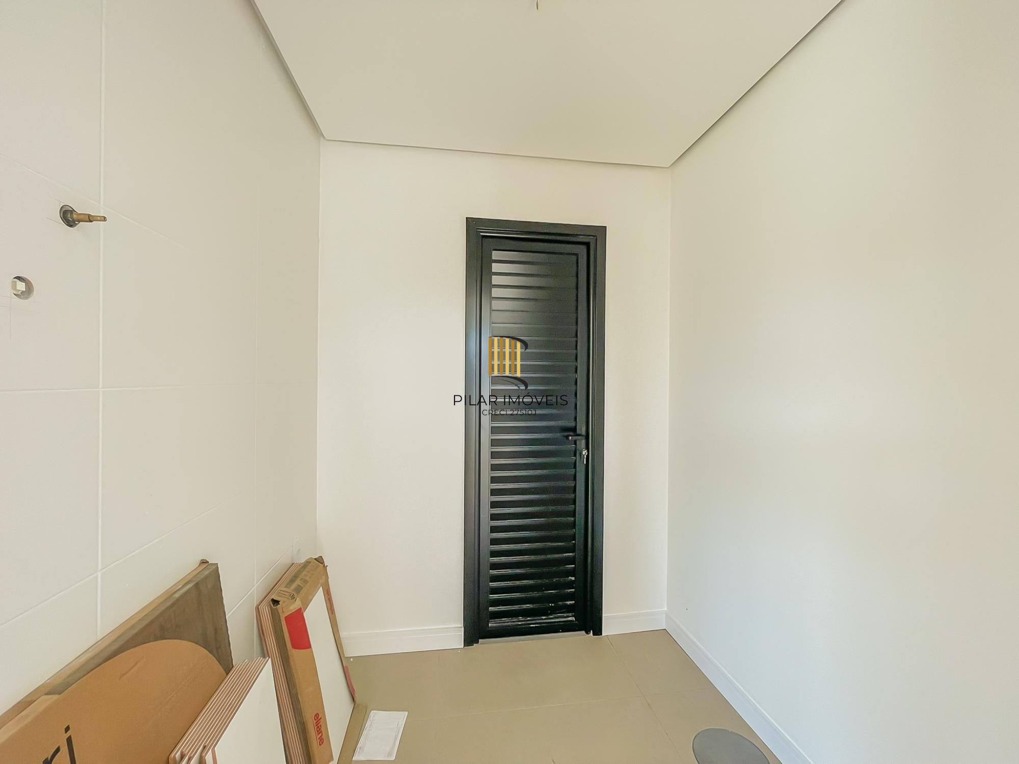 Casa térrea com 100m² privativo, em condomínio fechado na Estrada Jorge Pereira Nunes