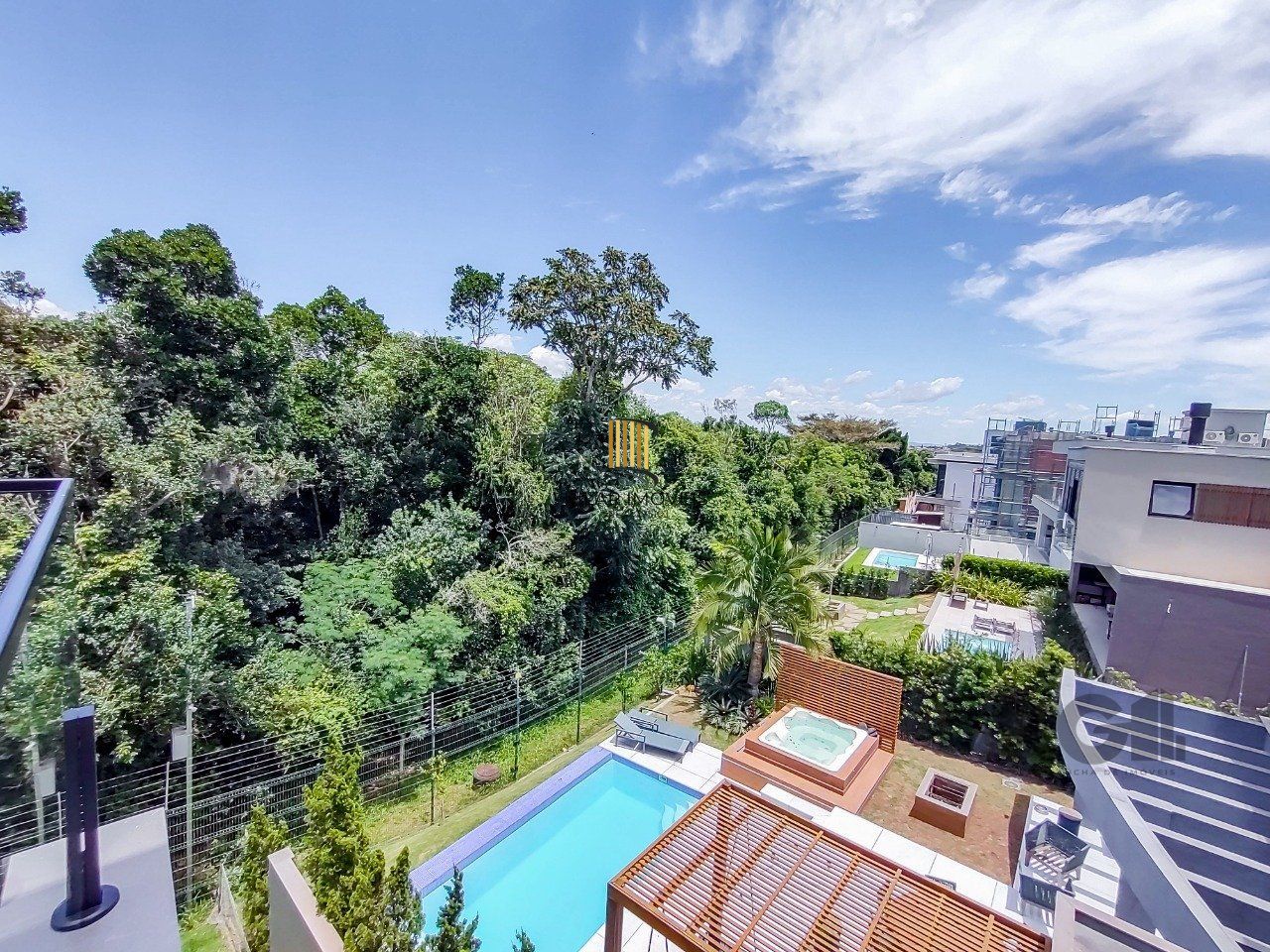 Casa Condominio para Venda - 349m², 3 dormitórios, sendo 3 suites, 2 vagas - Alphaville
