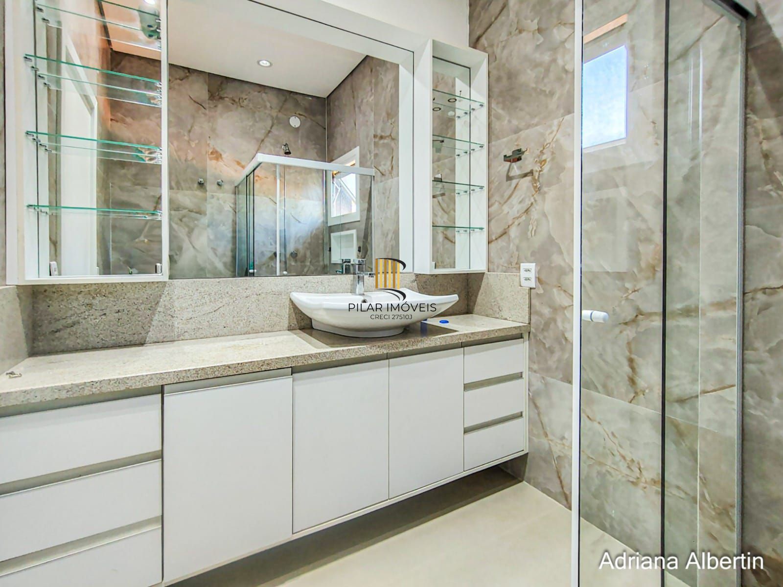 Casa de Condomínio 3 dormitórios no bairro Alphaville