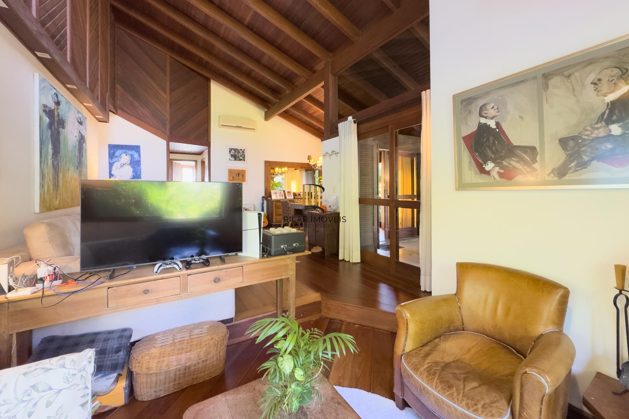 Casa no Parque Knorr com 3 dormitórios e piscina aquecida