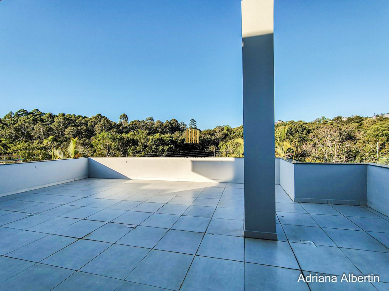 ALPHAVILLE PORTO ALEGRE | CASA COM FUNDOS PARA APP E ÁREA EXTERNA COMPLETA