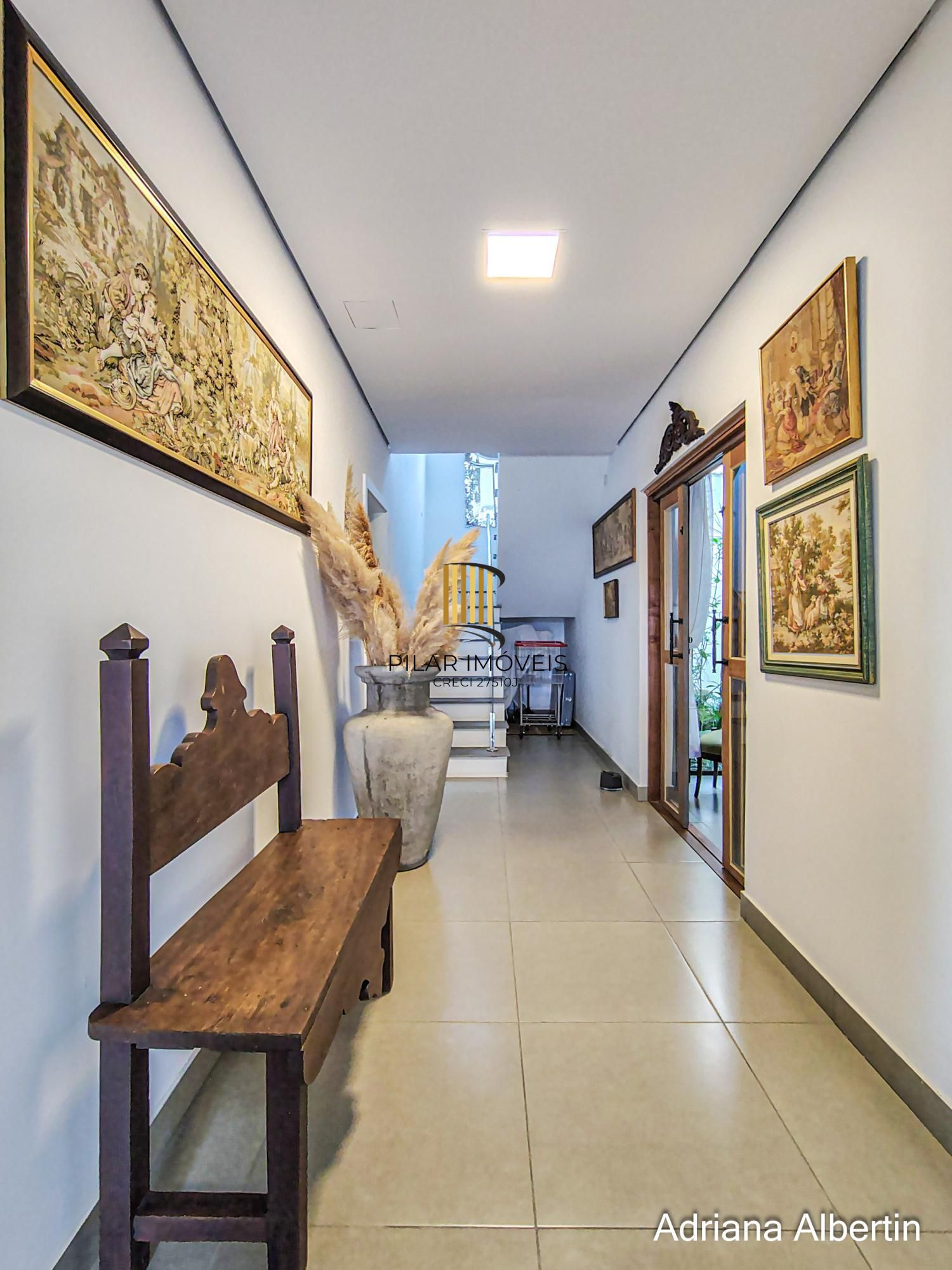 Casa com 660m² no Alphaville Porto Alegre para quem quer espaço, vista e personalidade — sem cair no padrão genérico