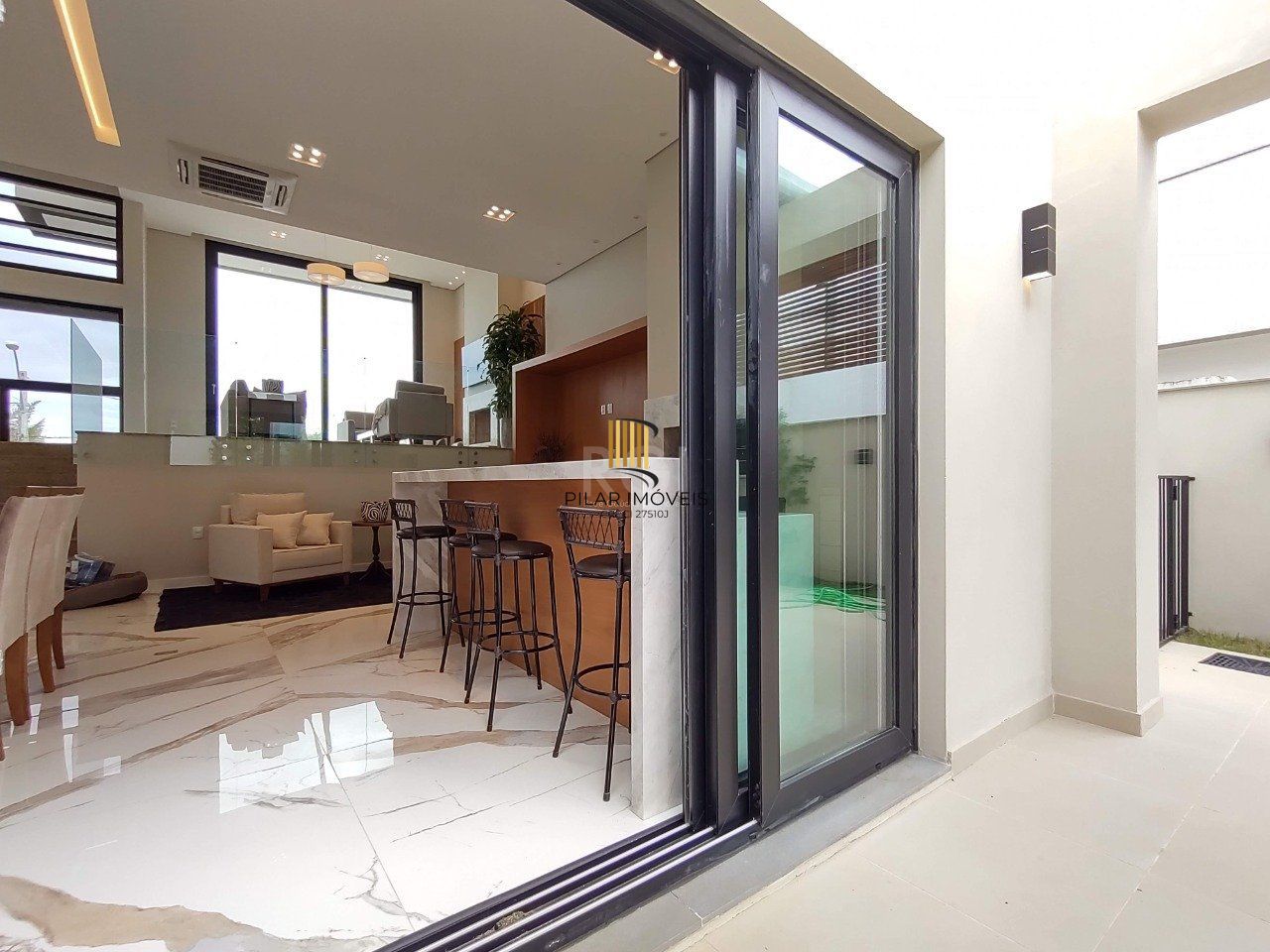 Casa de Condomínio 3 dormitórios no bairro Alphaville