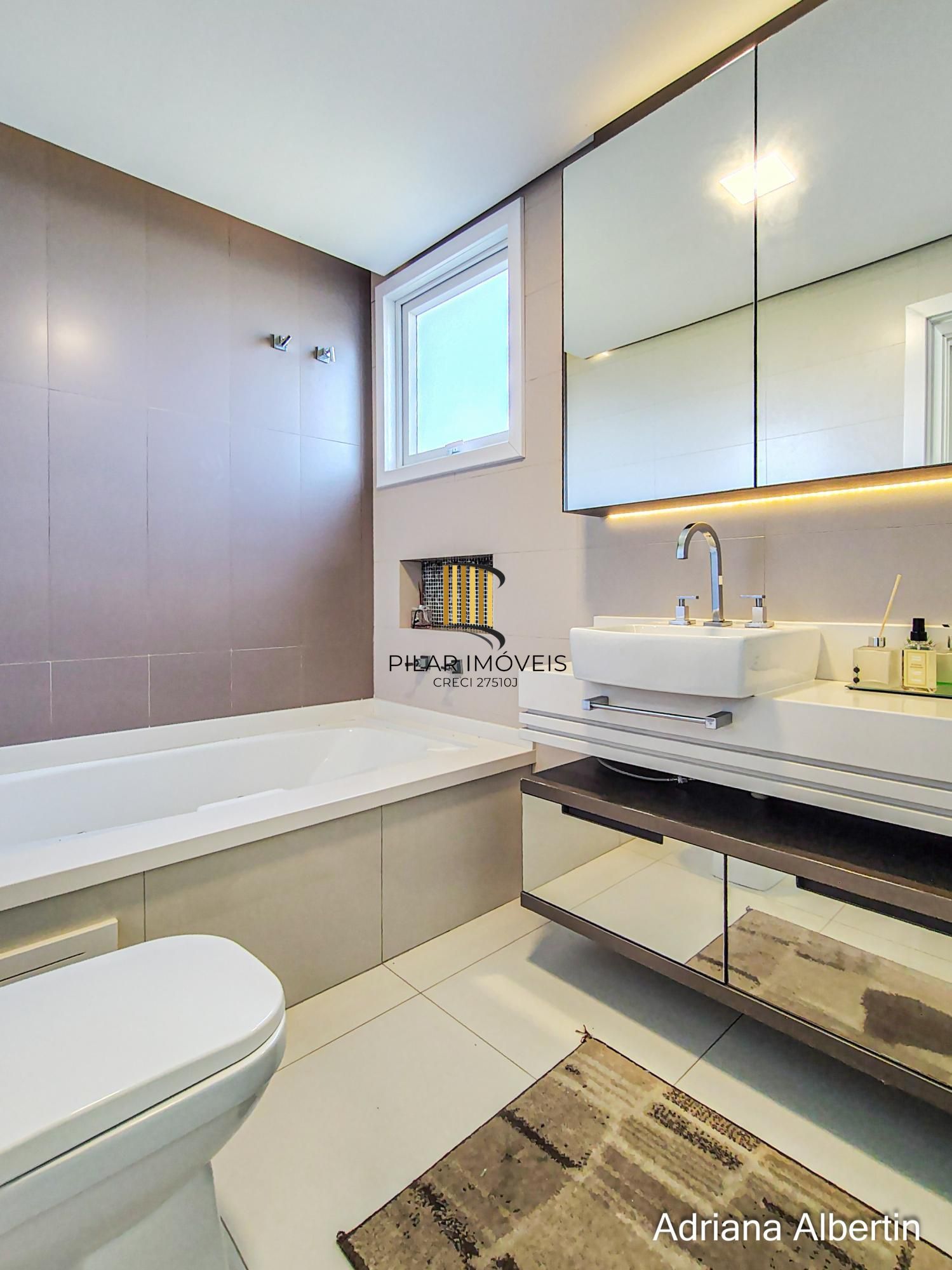 ALPHAVILLE PORTO ALEGRE | CASA COM FUNDOS PARA APP E ÁREA EXTERNA COMPLETA