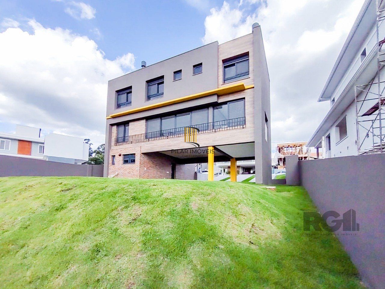 Casa Condominio para Venda - 280m², 3 dormitórios, sendo 3 suites, 2 vagas - Alphaville
