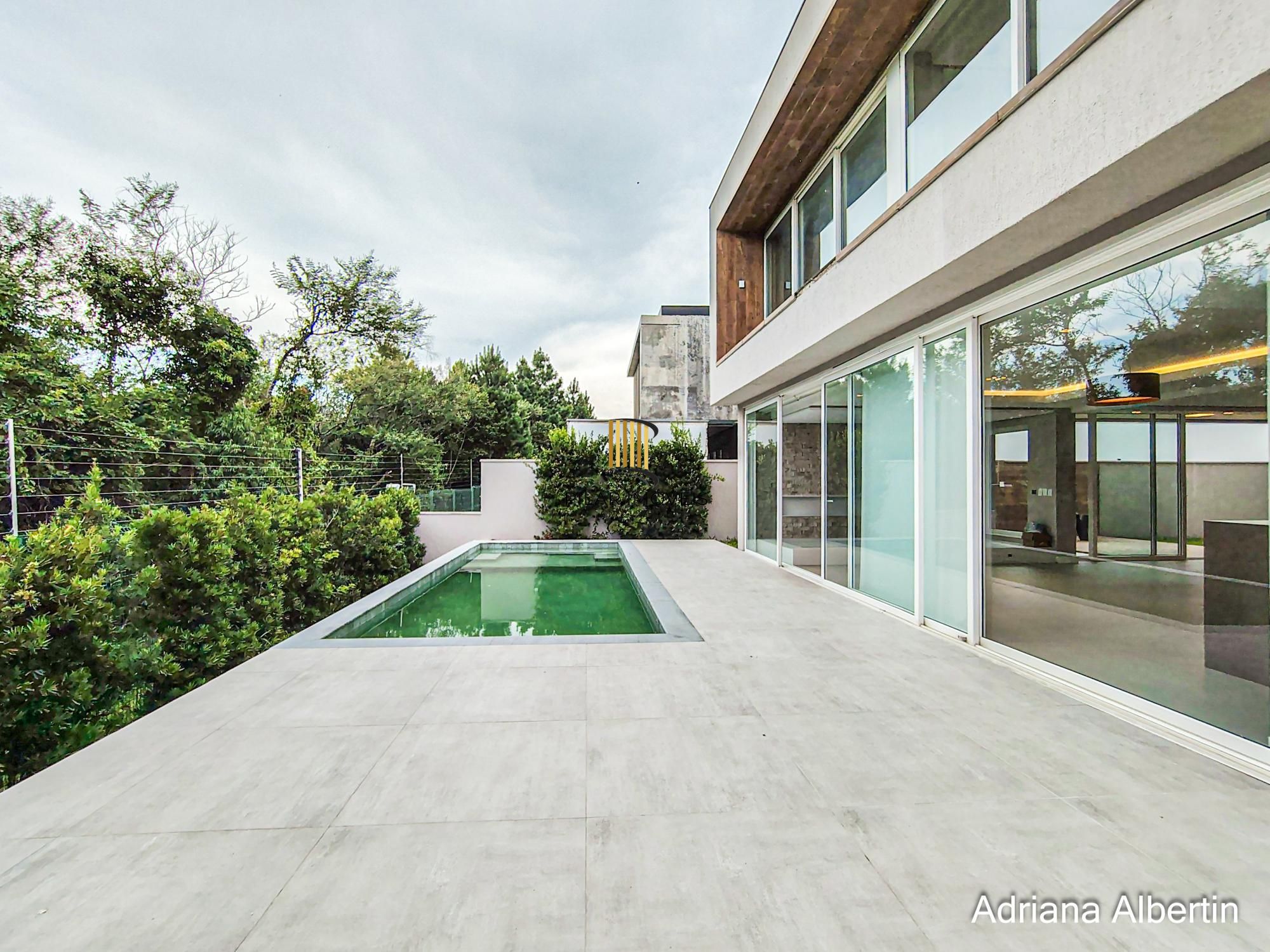 Casa com 400m² e 4 suítes