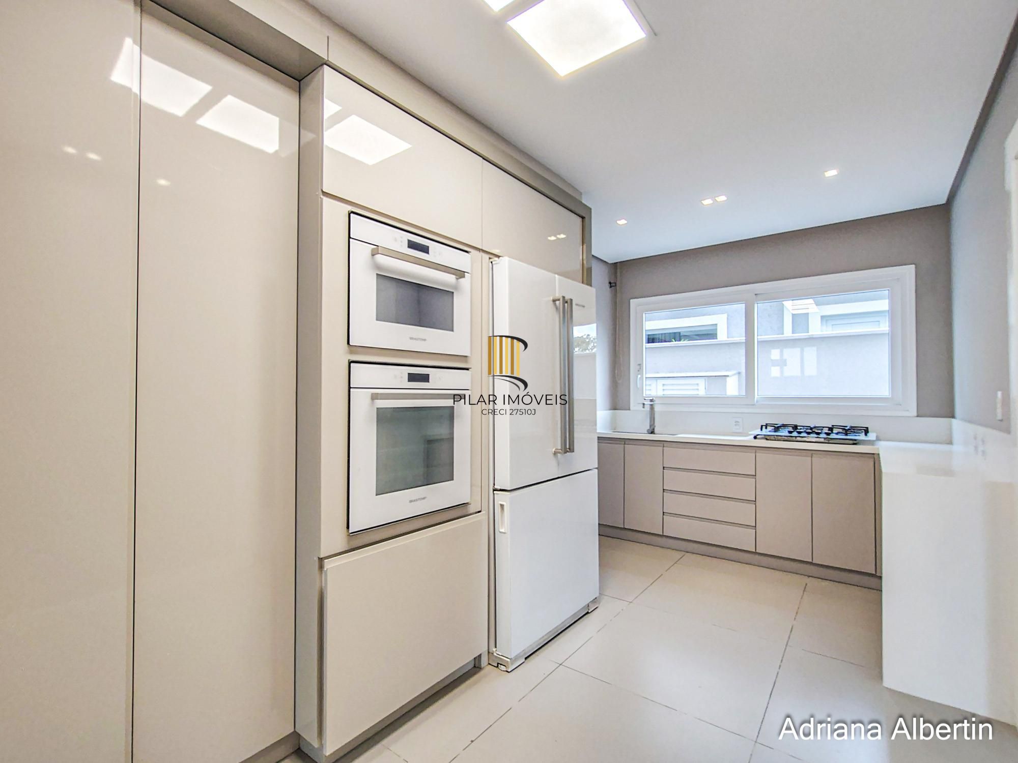 Casa com 400m² e 4 suítes