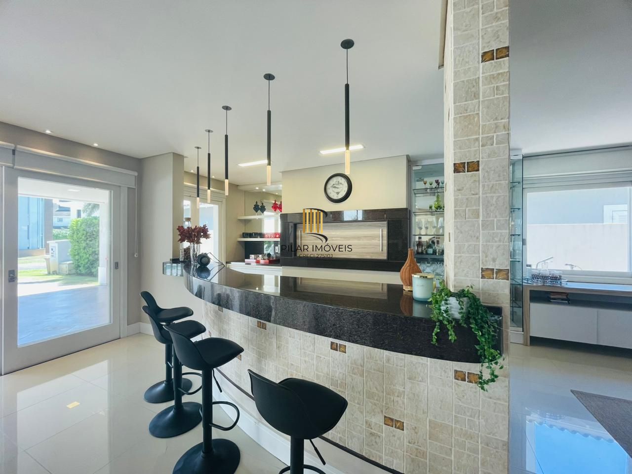 Casa de Condomínio 5 dormitórios no bairro Maristela