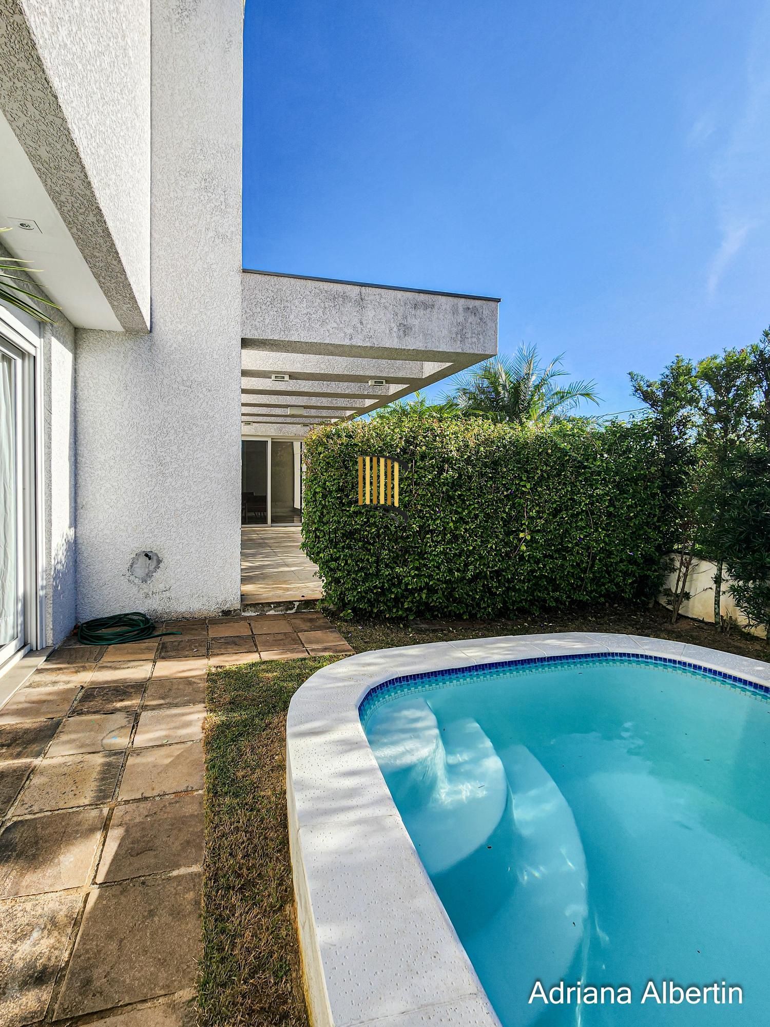 Casa Condominio 3 Dormitório(s) Bairro Alphaville