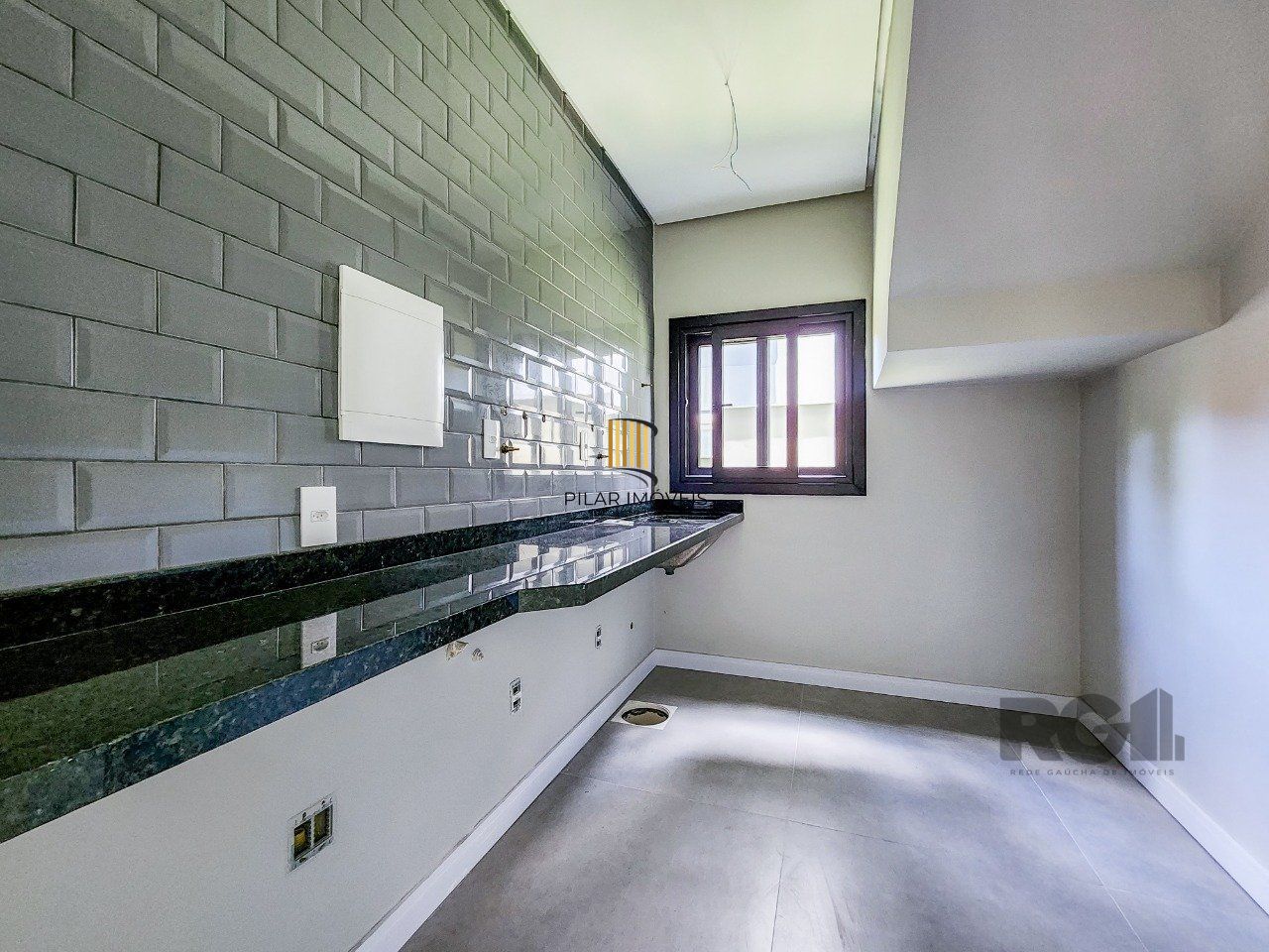 Casa Condominio para Venda - 349m², 3 dormitórios, sendo 3 suites, 2 vagas - Alphaville