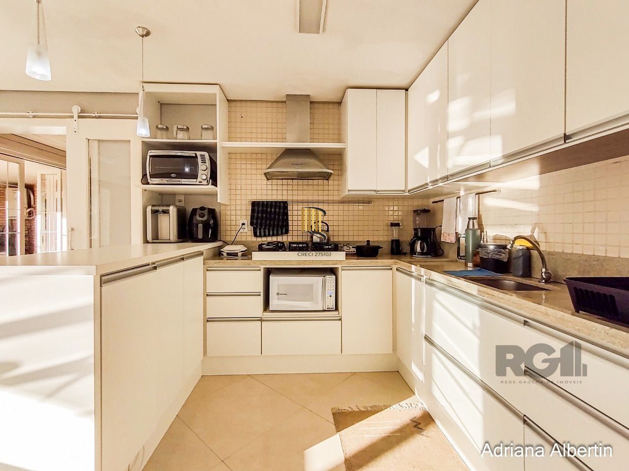 Casa 5 dormitórios no bairro Ipanema