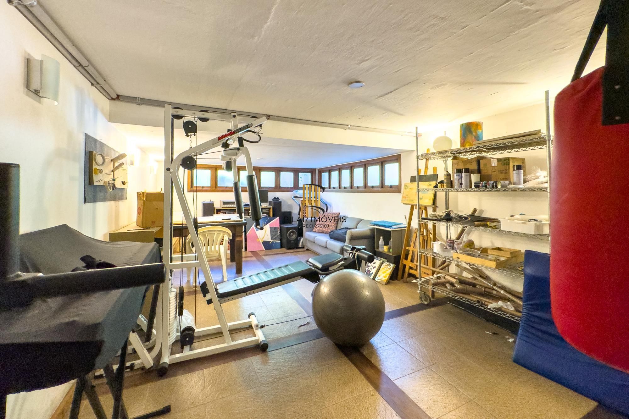 Casa no Parque Knorr com 3 dormitórios e piscina aquecida