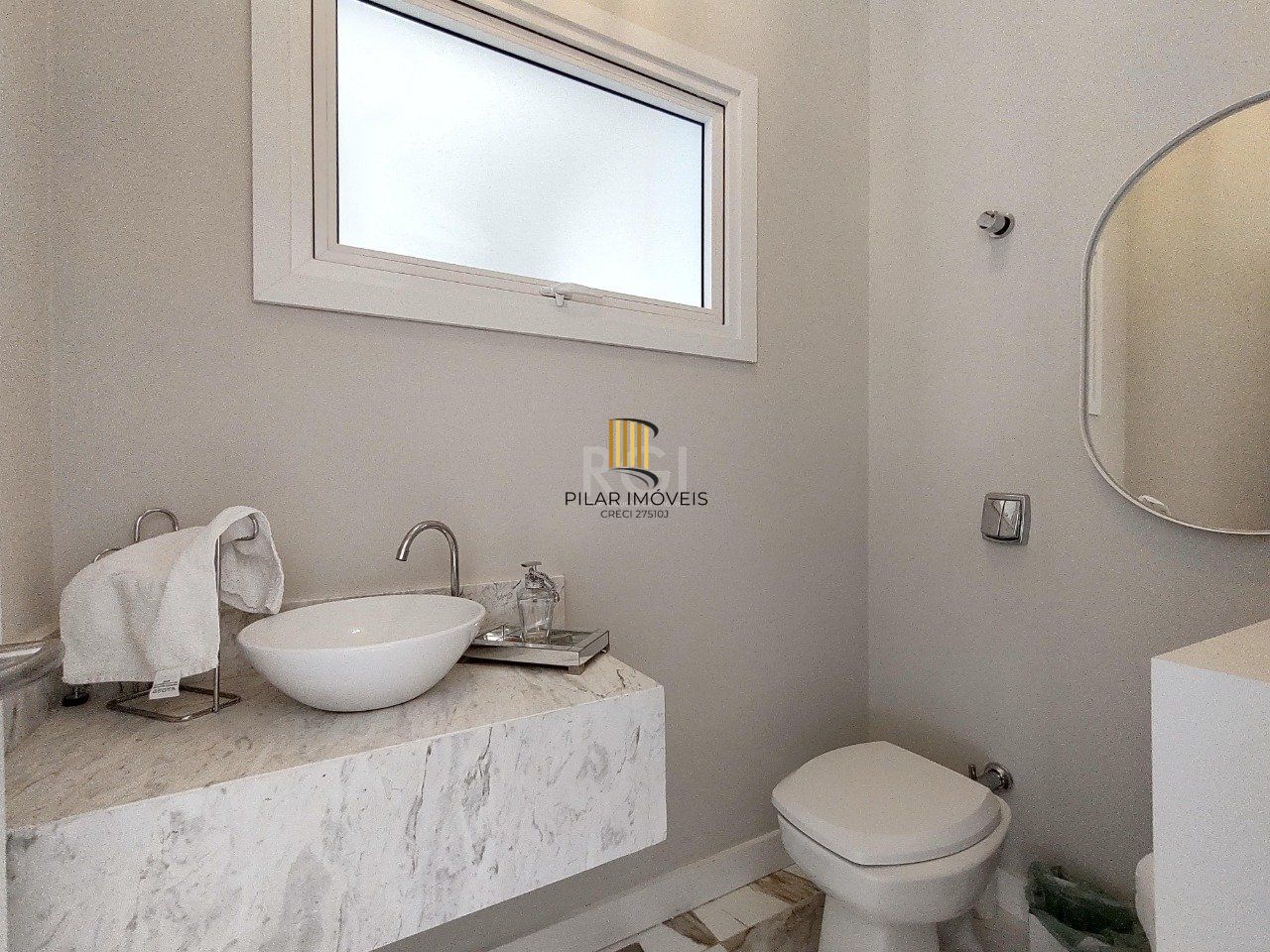 Casa de Condomínio 3 dormitórios no bairro Alphaville