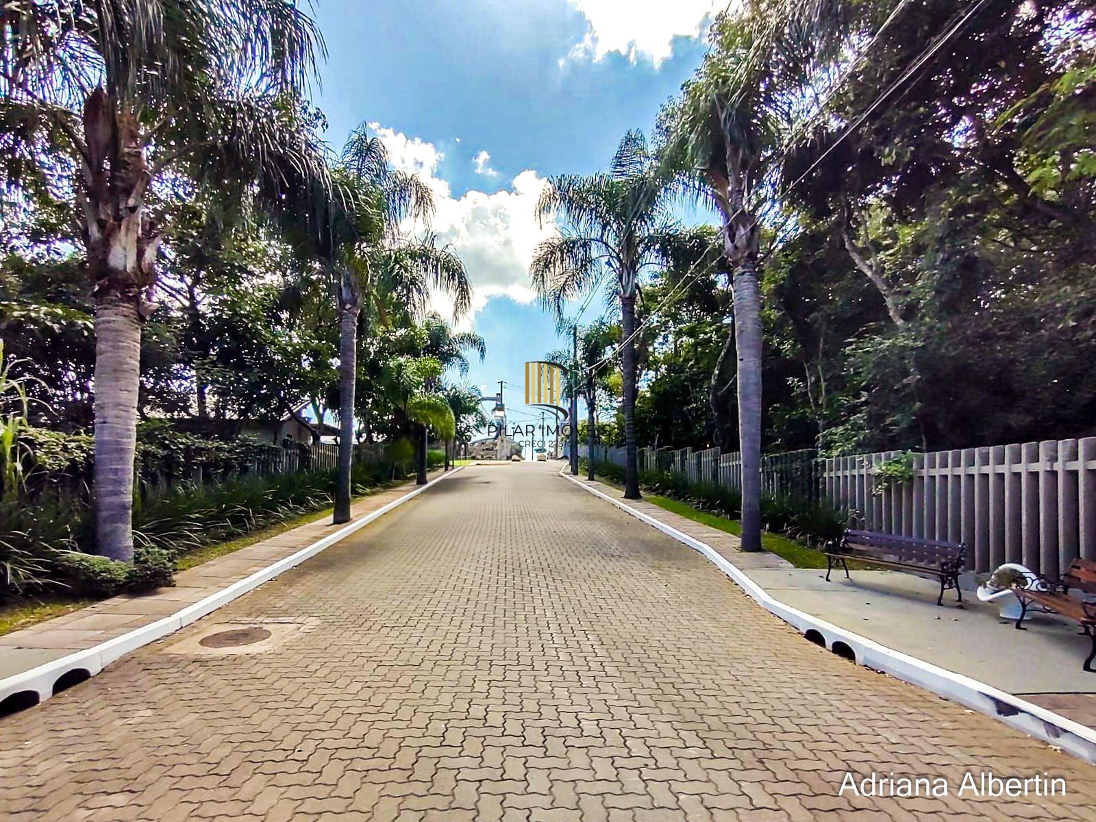 Casa térrea com 100m² privativo, em condomínio fechado na Estrada Jorge Pereira Nunes