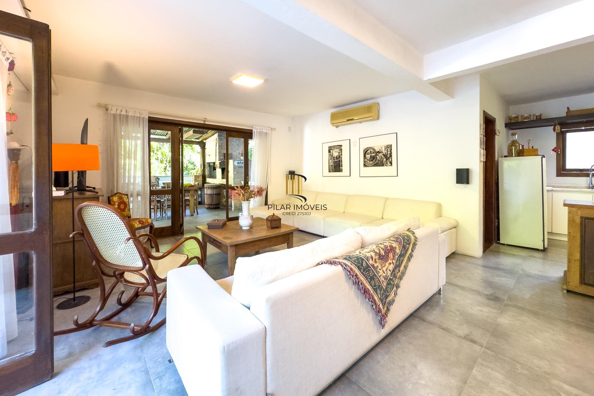 Casa no Parque Knorr com 3 dormitórios e piscina aquecida