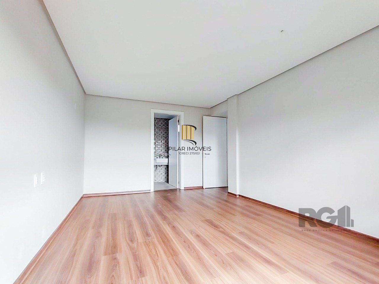 Casa Condominio para Venda - 280m², 3 dormitórios, sendo 3 suites, 2 vagas - Alphaville