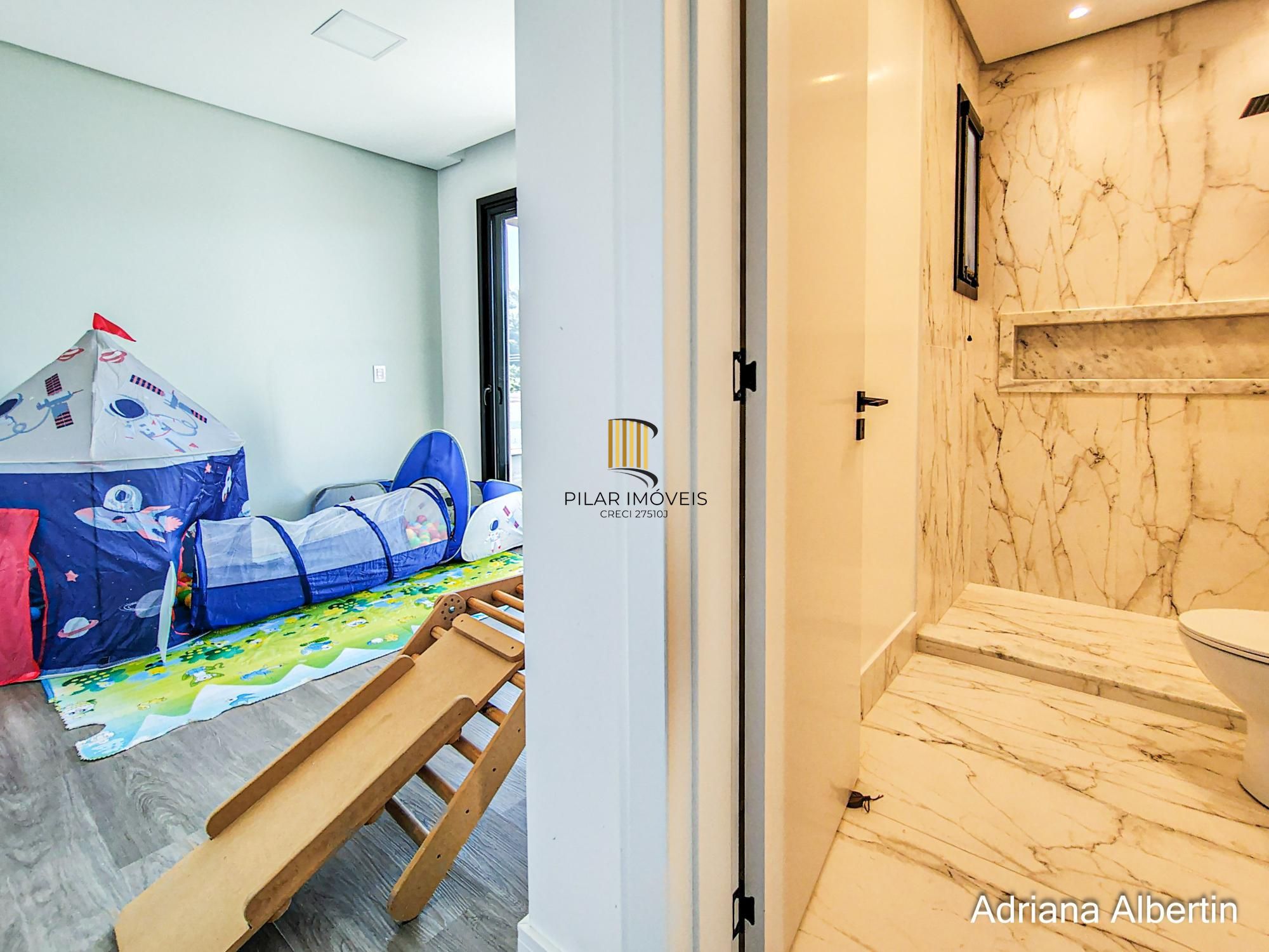 Casa com 345m², piscina e vista para o Guaiba