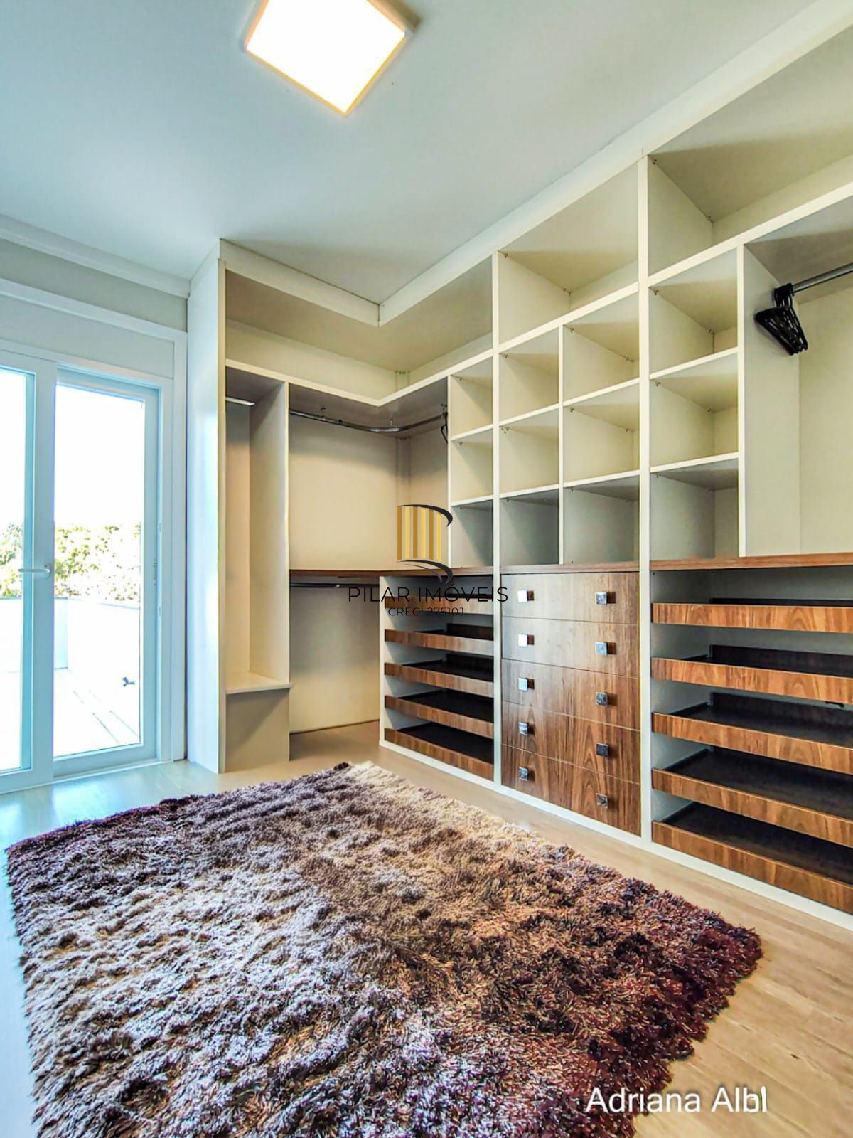ALPHAVILLE PORTO ALEGRE | CASA COM FUNDOS PARA APP E ÁREA EXTERNA COMPLETA