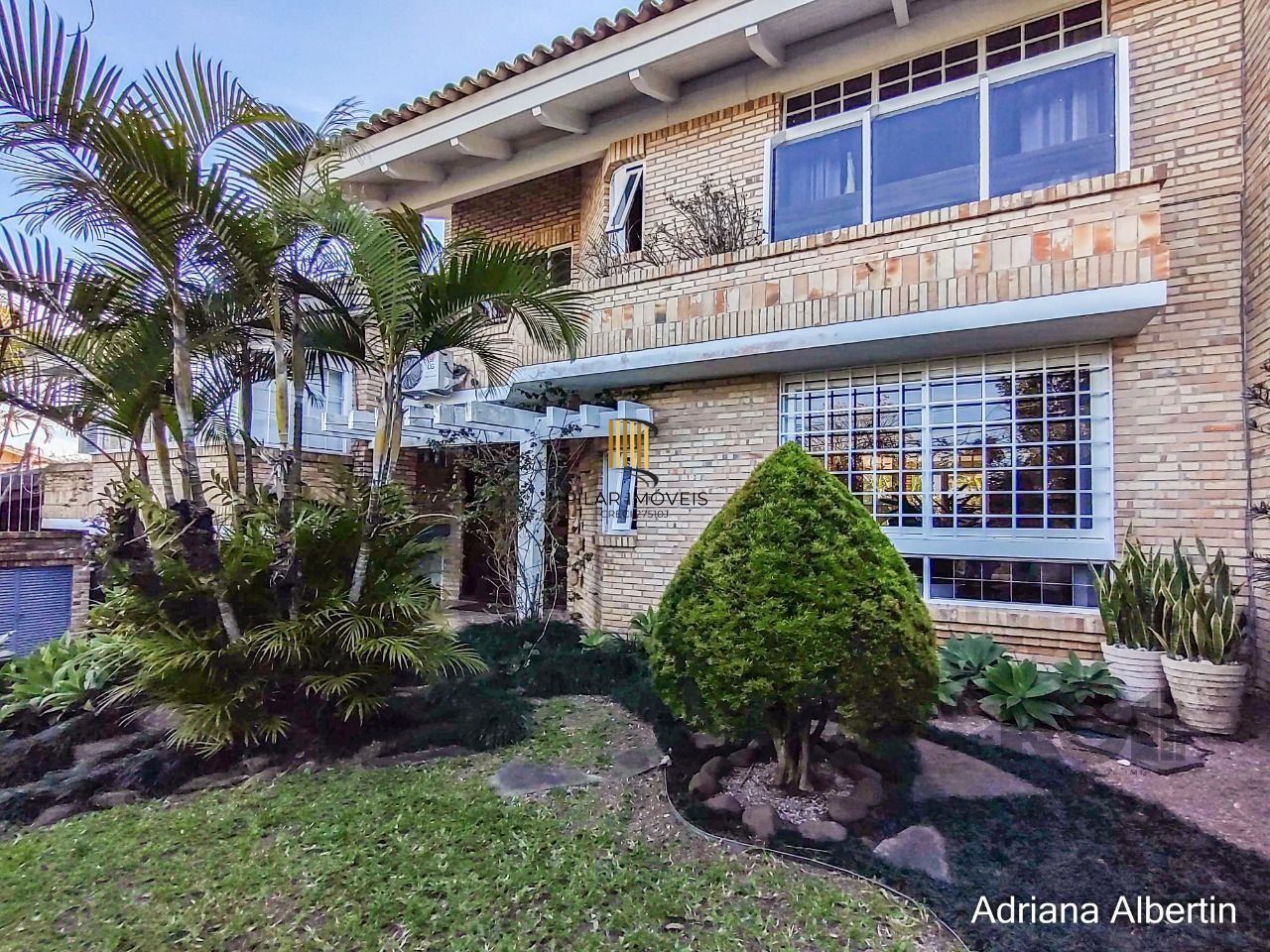 Casa 5 dormitórios no bairro Ipanema