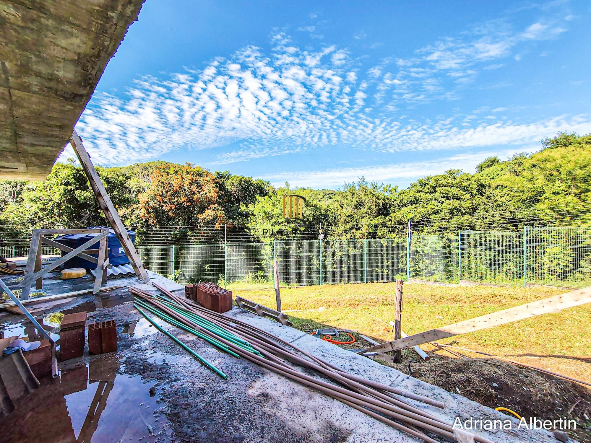 Casa térrea em condomínio na Estrada das Três Meninas – Alphaville