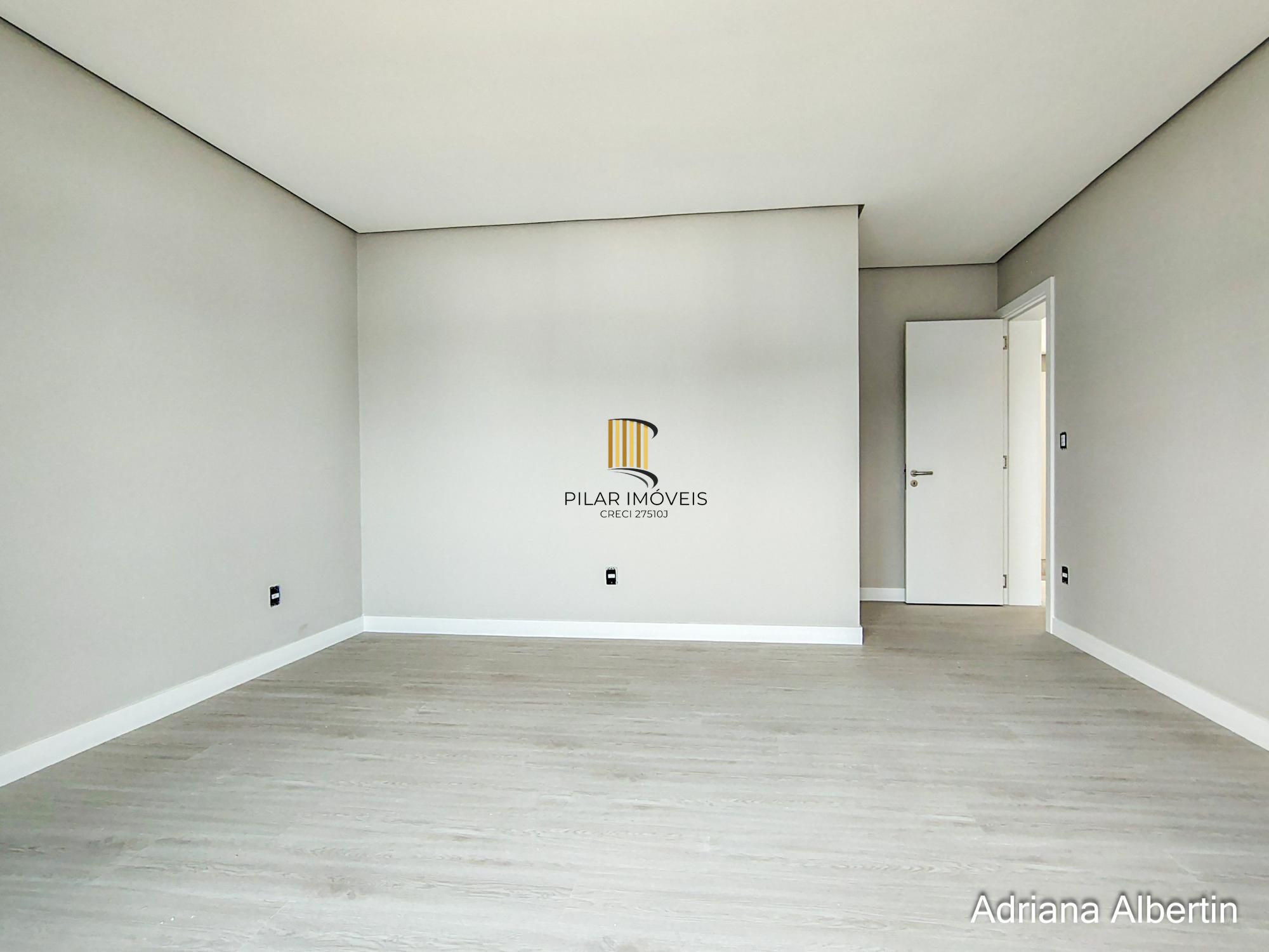 Casa em Alphaville com 3 suítes e pátio amplo